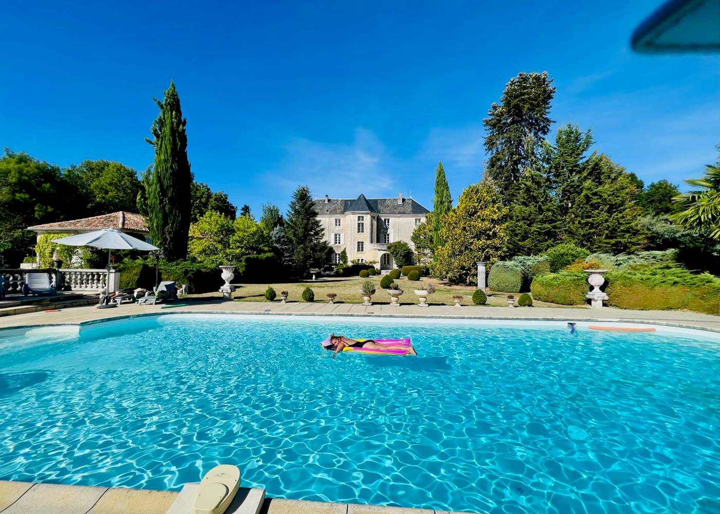 Se détendre dans la piscine