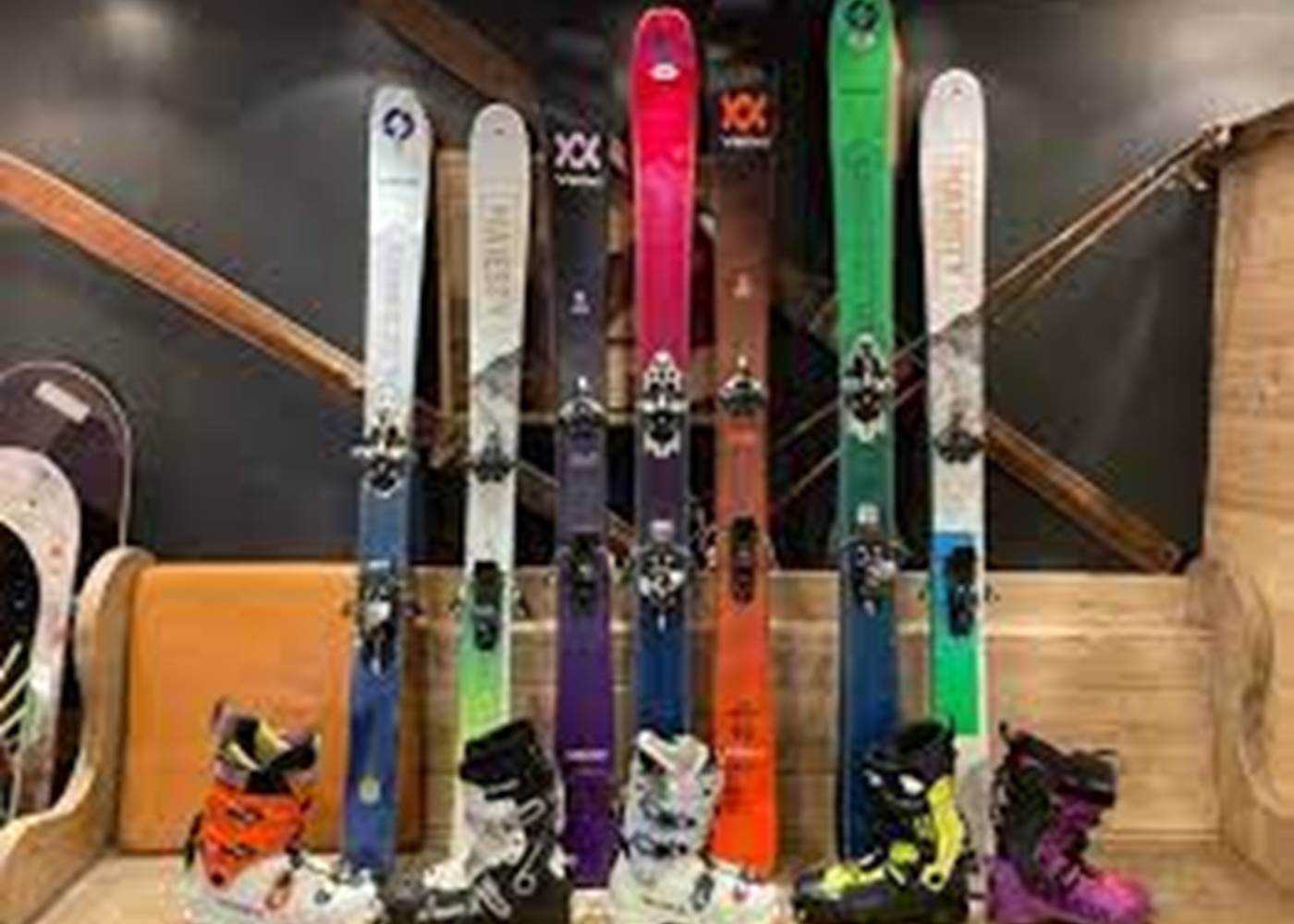 Vallorcine rent shop : https://www.vallorcine-locaskis.com/fr