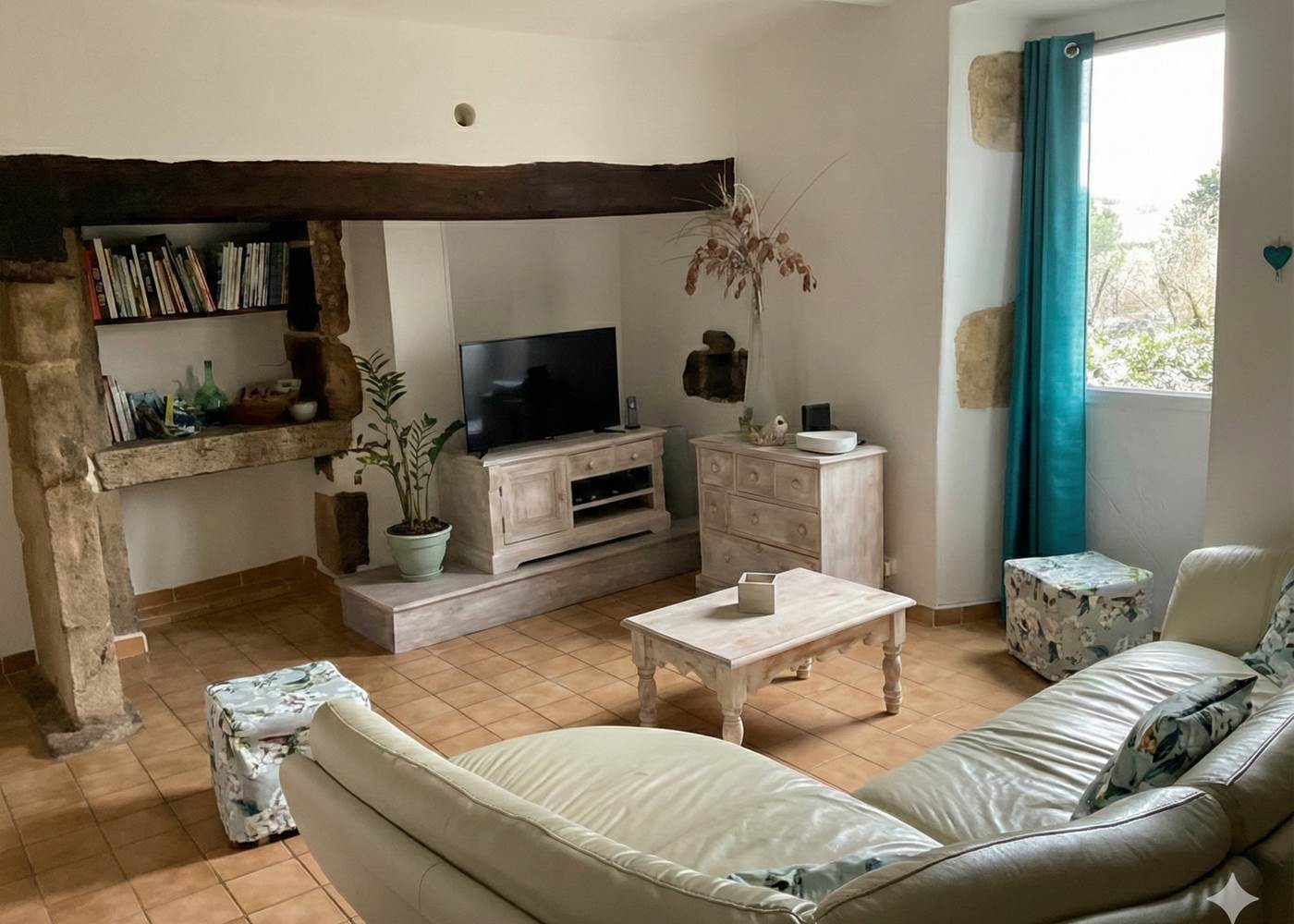 A l'ombre bleue du figuier, le salon