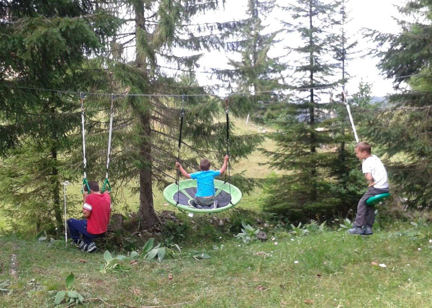 Gîte Tré le grenier - charmant gîte - Gîte le Bas - pour 5 personnes - aire de jeux