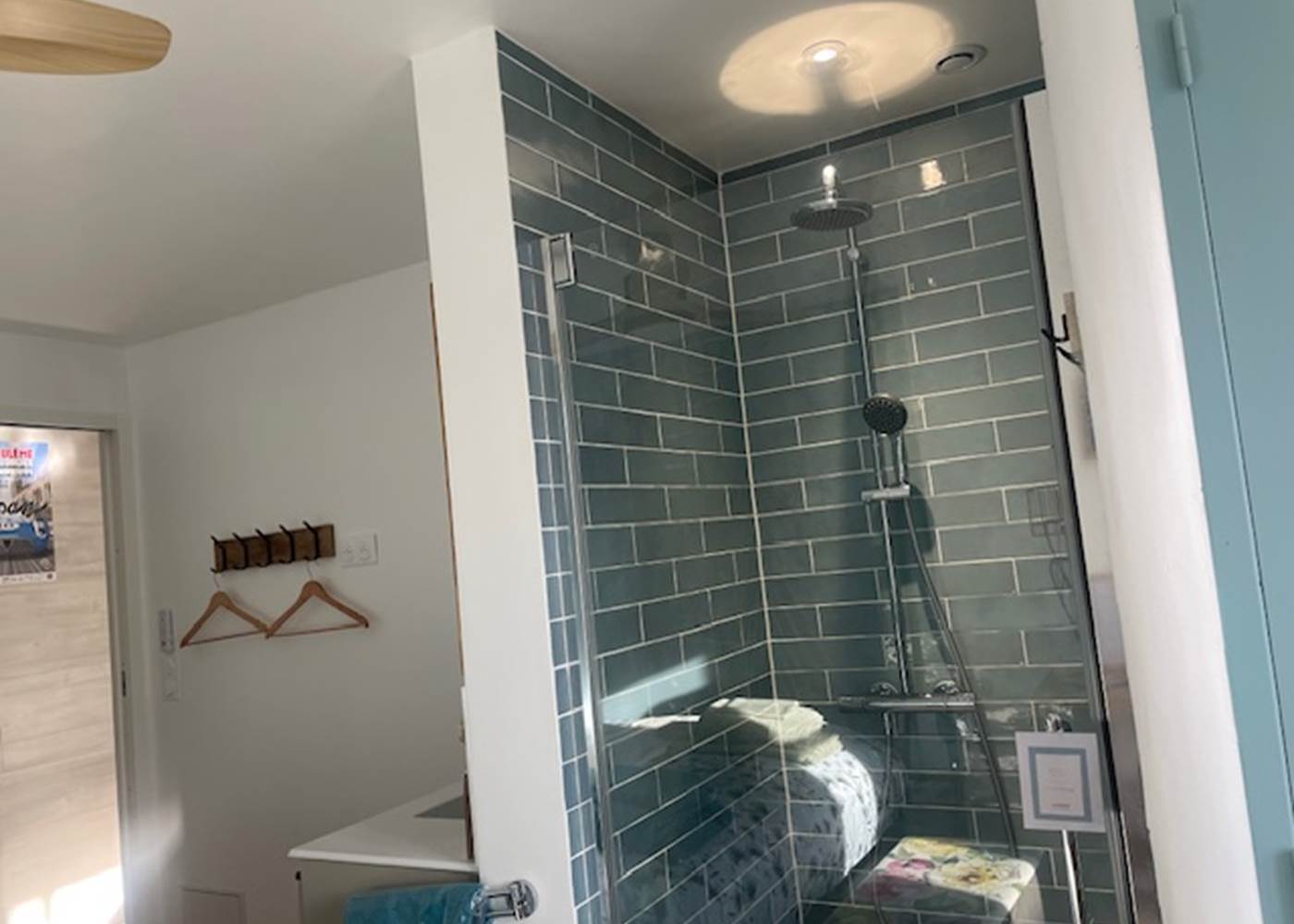 La douche chambre bleue