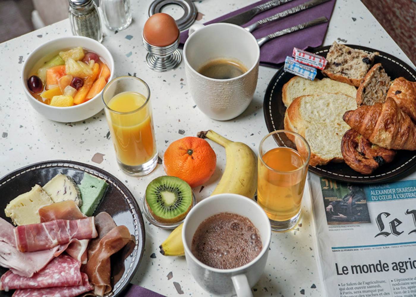 hotel-spa-arradon-salle-petit-dejeuner-sucre-sale-equilibre-buffet-produits-locaux