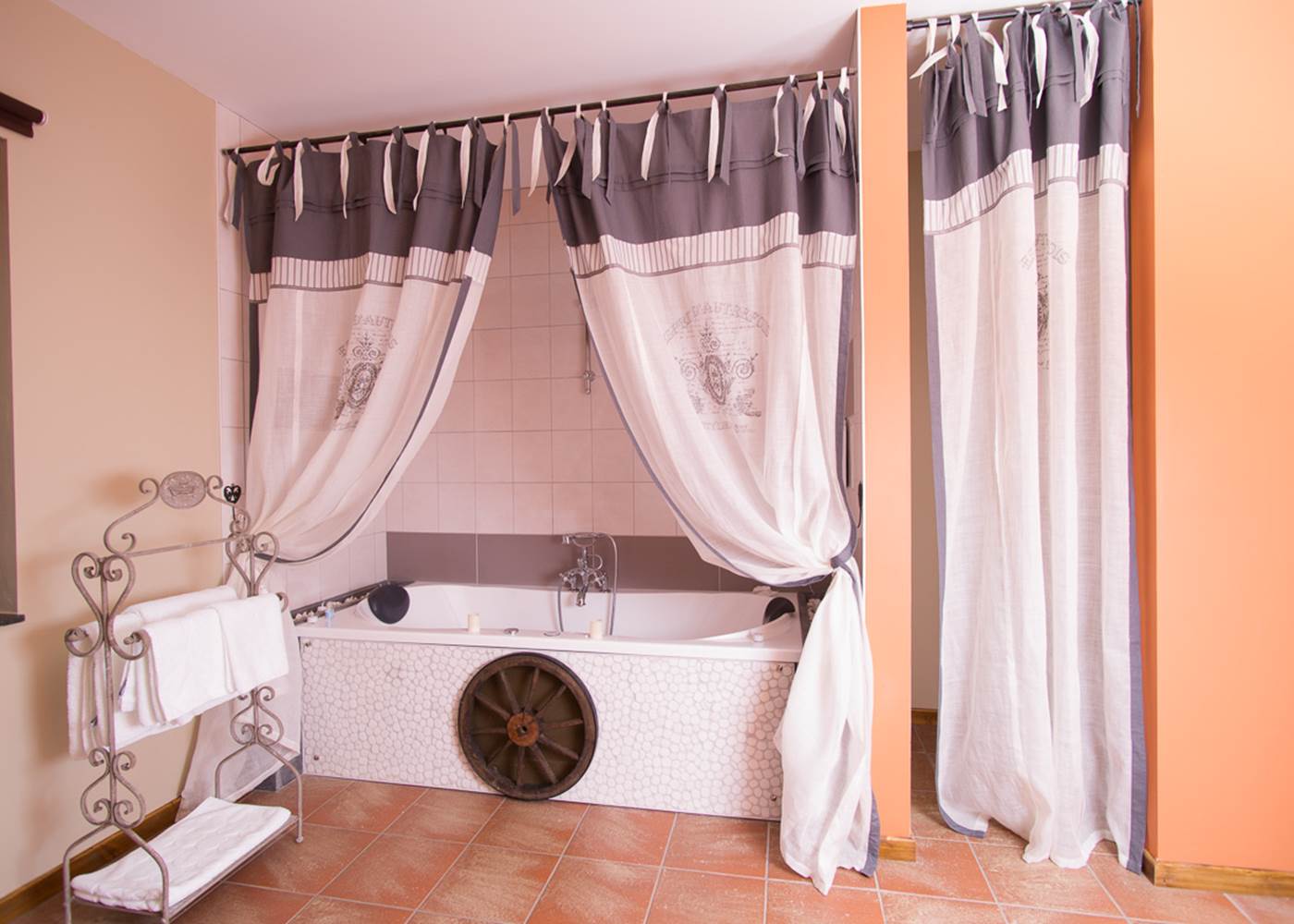 Western-City_Monument Valley