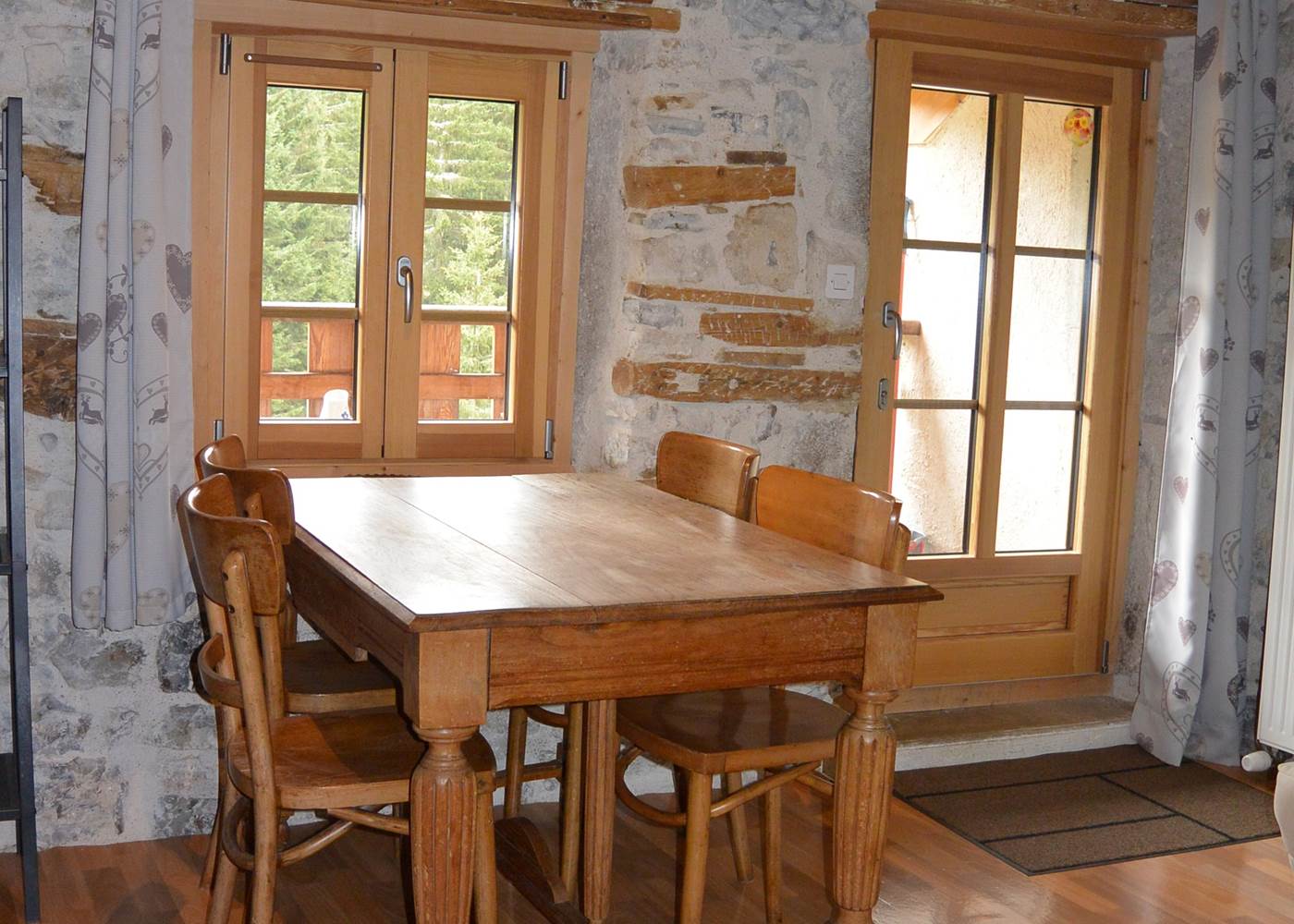 Gîte Tré le grenier - charmant gîte - Gîte le Haut - pour 2 personnes - coin repas