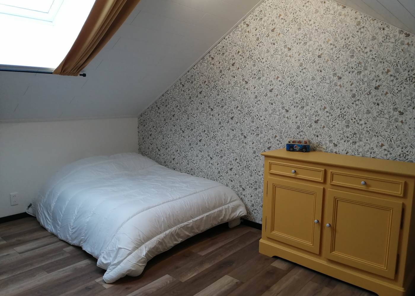 Chambre 3 en mezzanine au 2ème étage - Lit en 140x190 + 2x Lit en 90x200