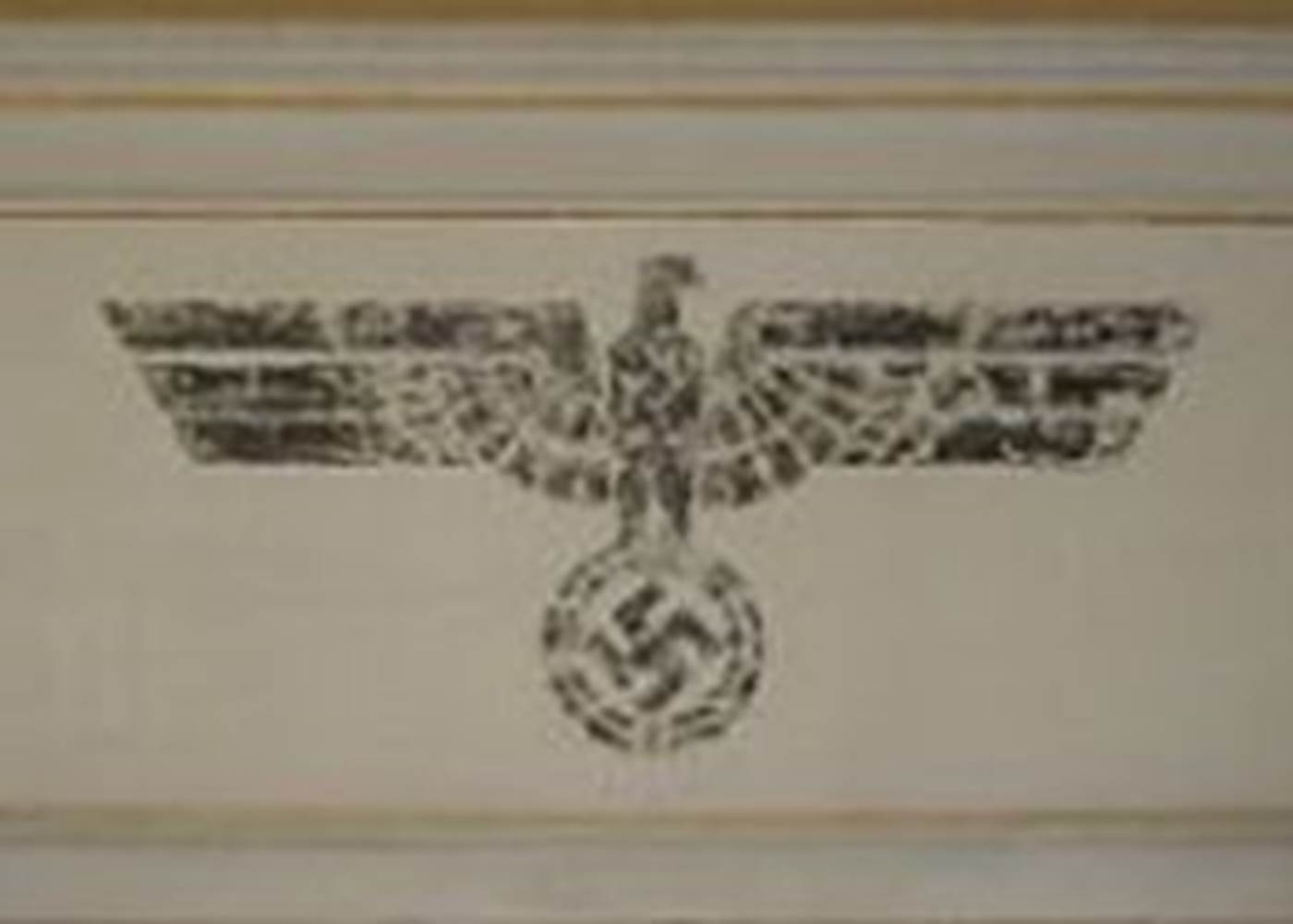 Signe de la croix gammée retrouvé dans le grand salon