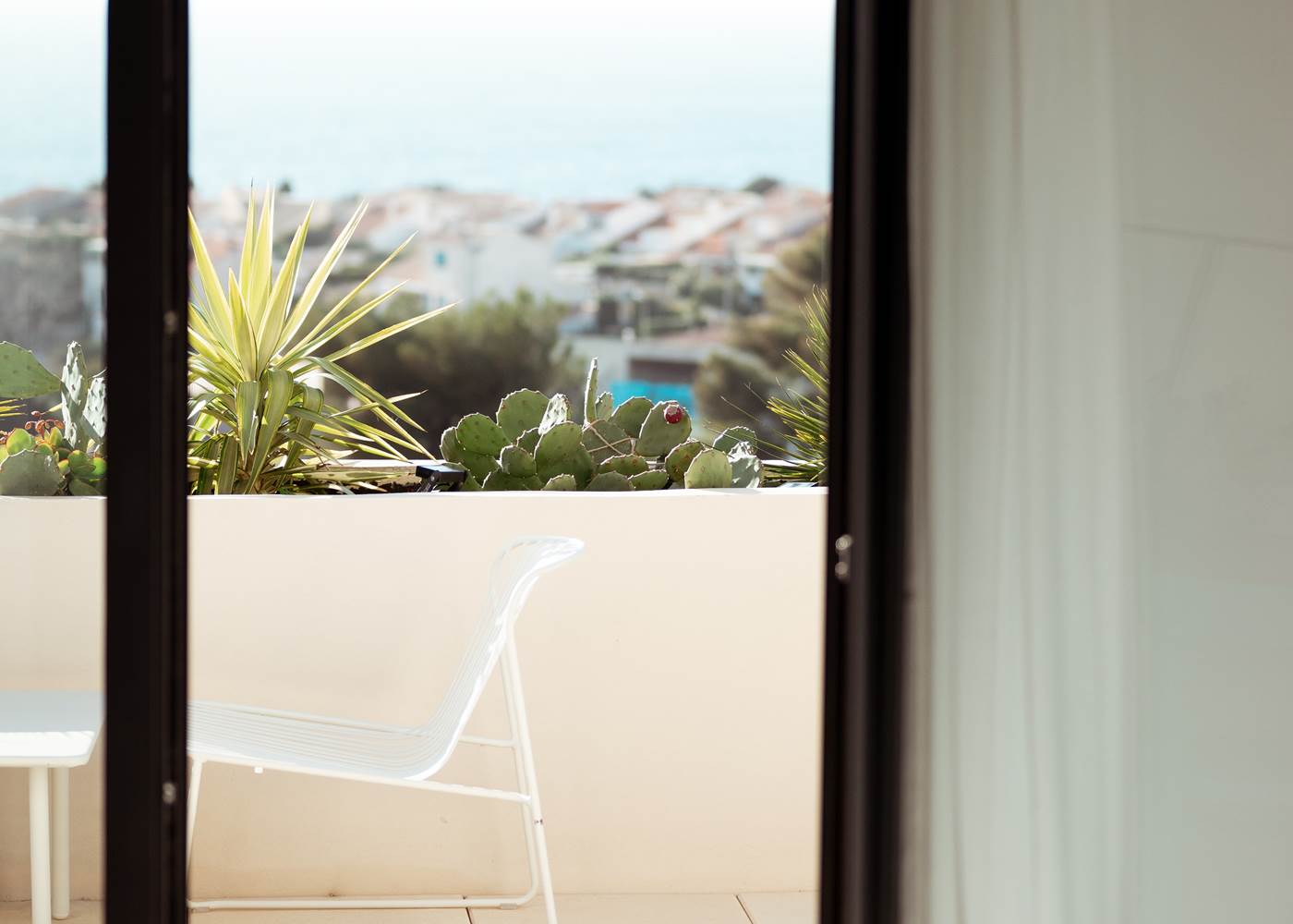 lit et fenetre chambre bleue