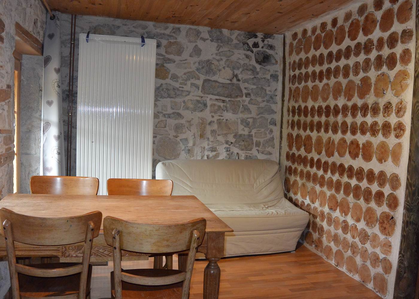 Gîte Tré le grenier - charmant gîte - Gîte le Haut - pour 2 personnes - salon