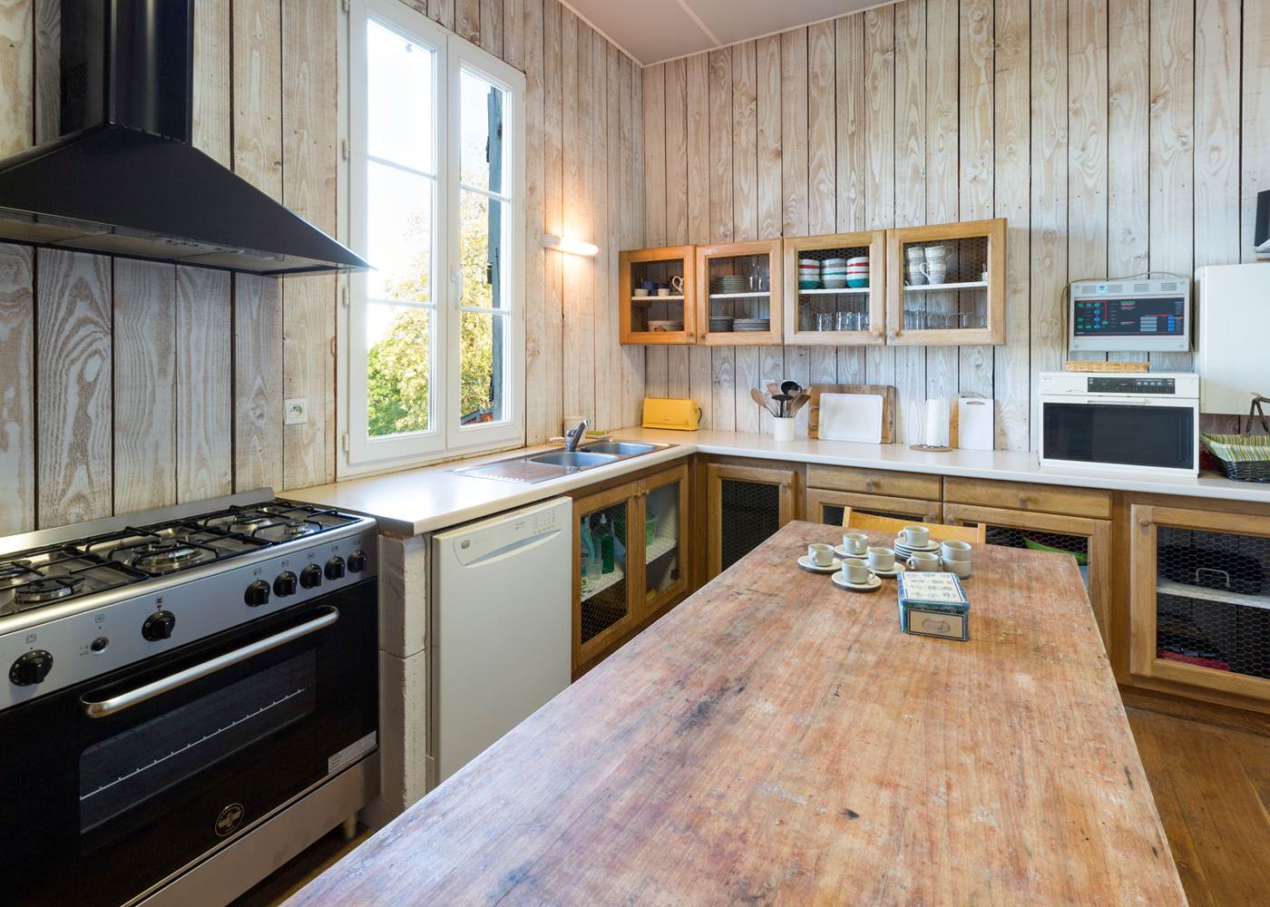 Cuisine de Casastelle, claire et fonctionnelle