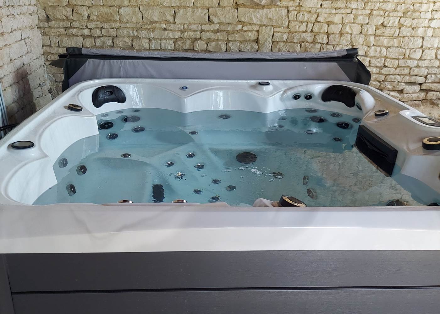 Nouveau Jacuzzi 05-2023