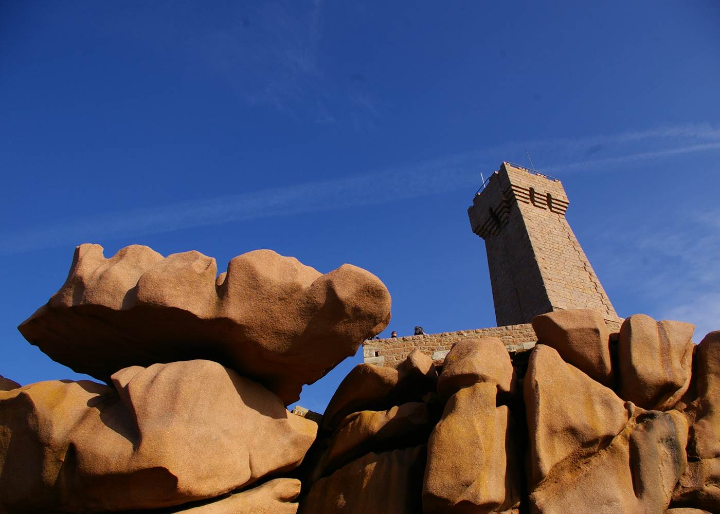 Phare de Men Ruz Côte de Granit Rose par Le Colombier Bretagne