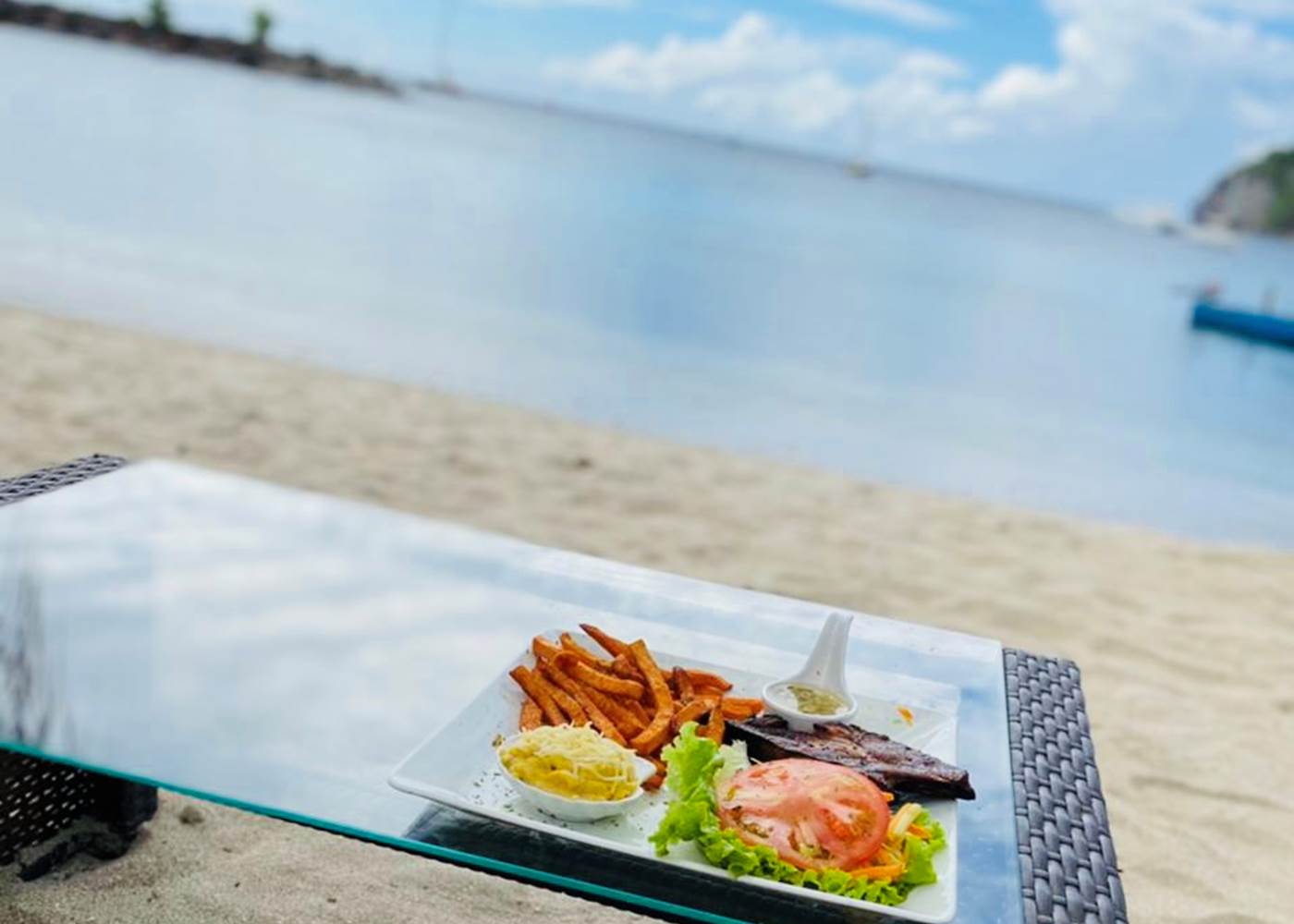 Déjeuner sur la baie de Deshaies 😻💯