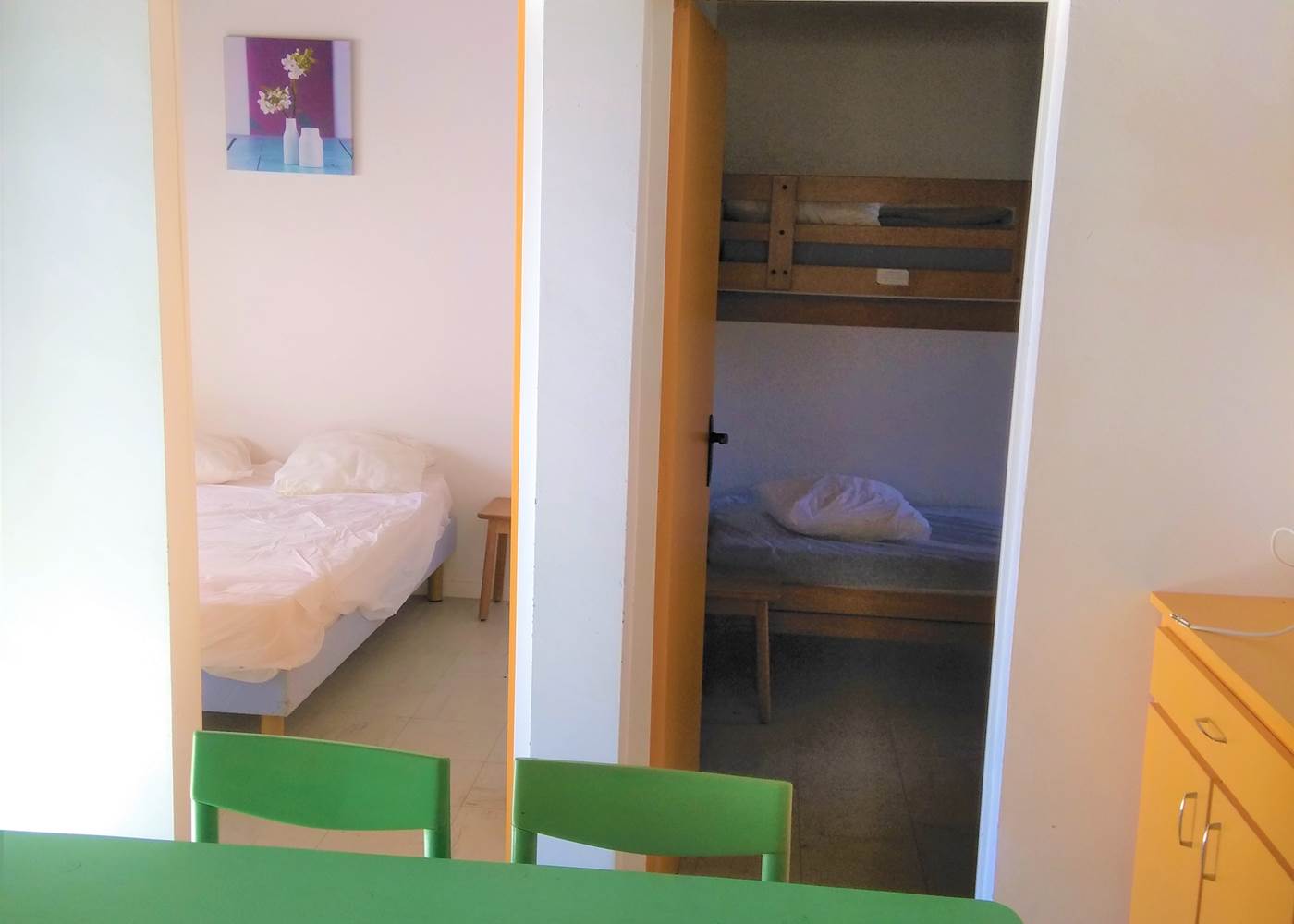 Gite-7 personnes-vue du séjour vers les chambres