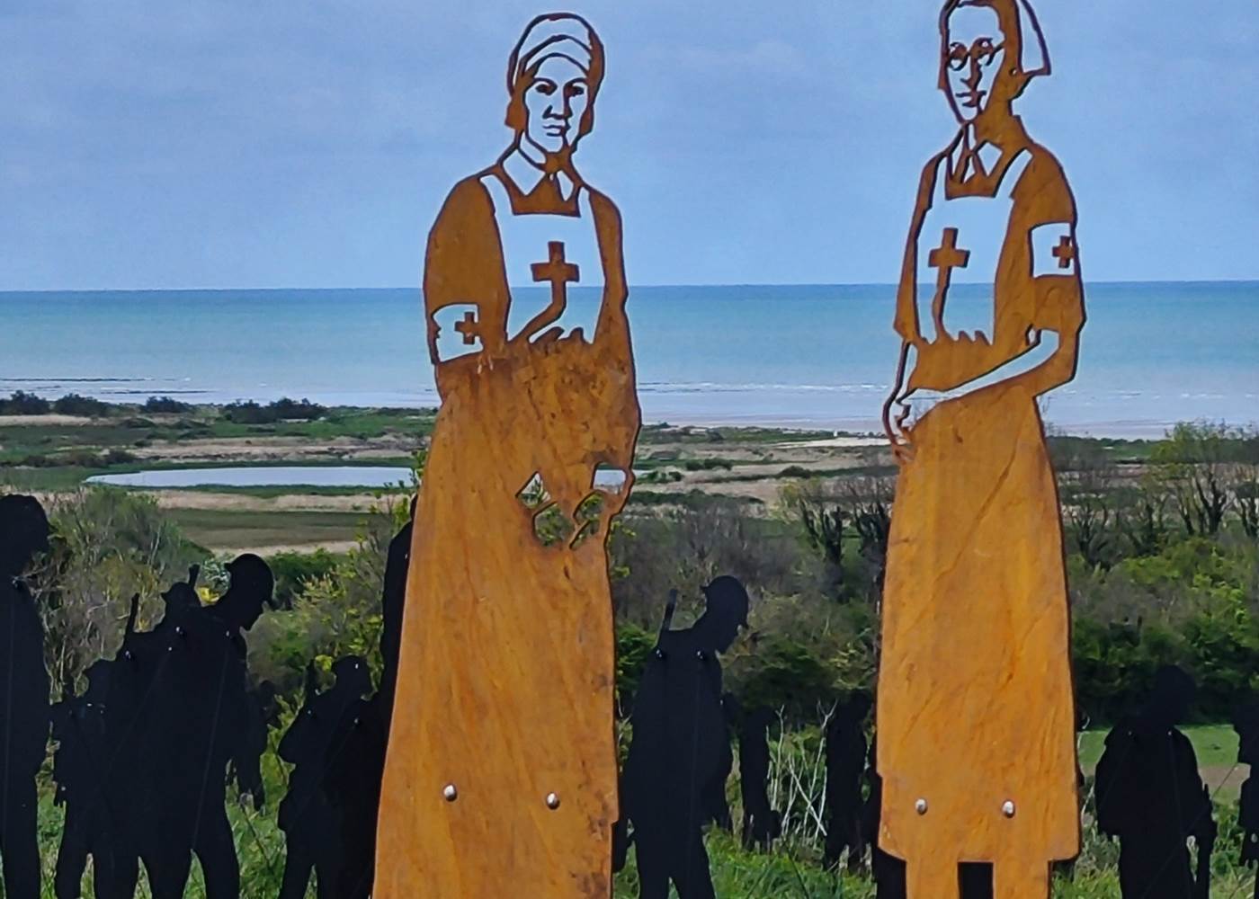 jhotel-motel-le-sherman-colleville-overlord-museum-pointe-du-hoc-artiste-ver-sur-mer-arromanches-port-artificiel