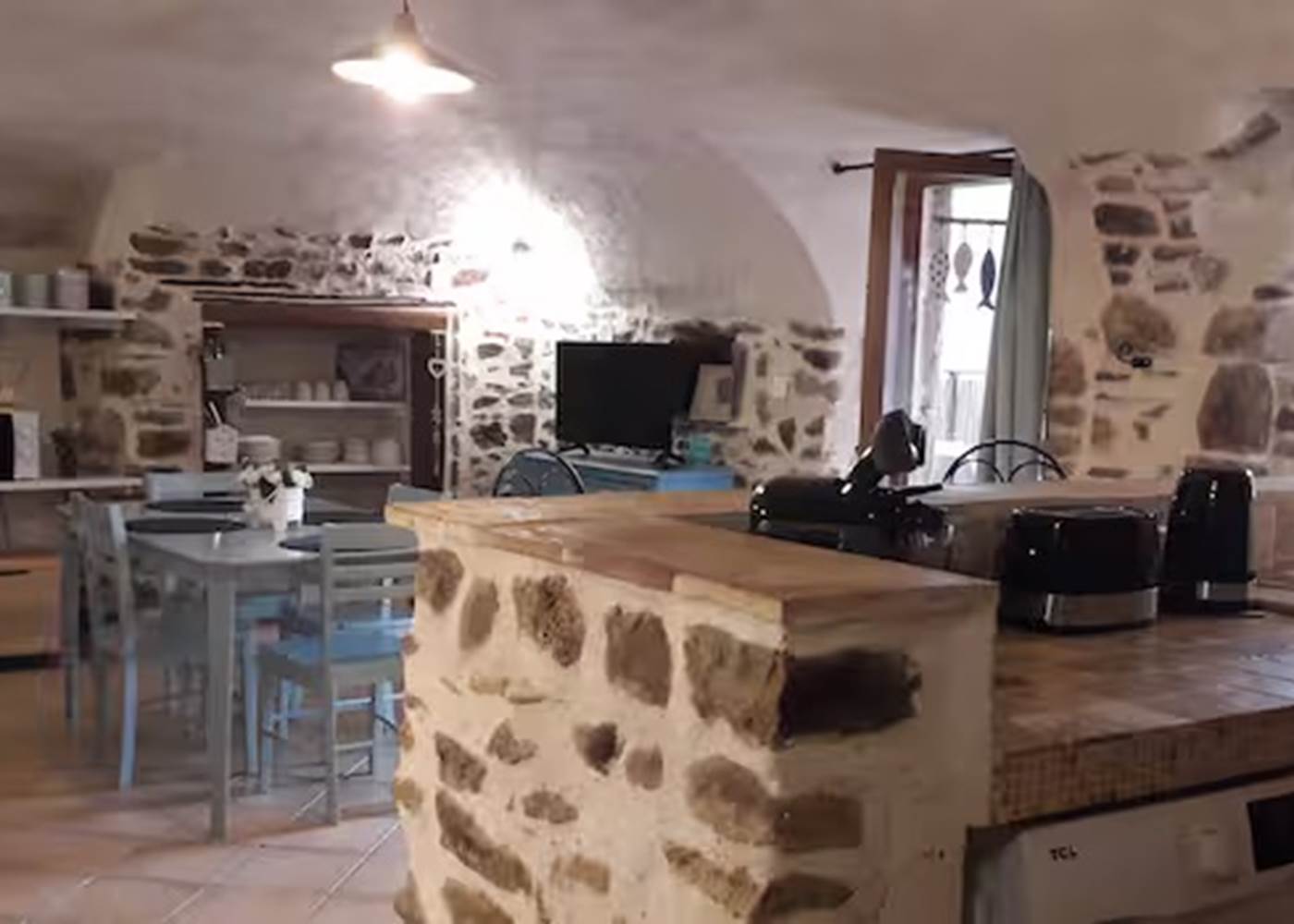 1b5e56c7-a138-472c-97f1-6e4014f933ec