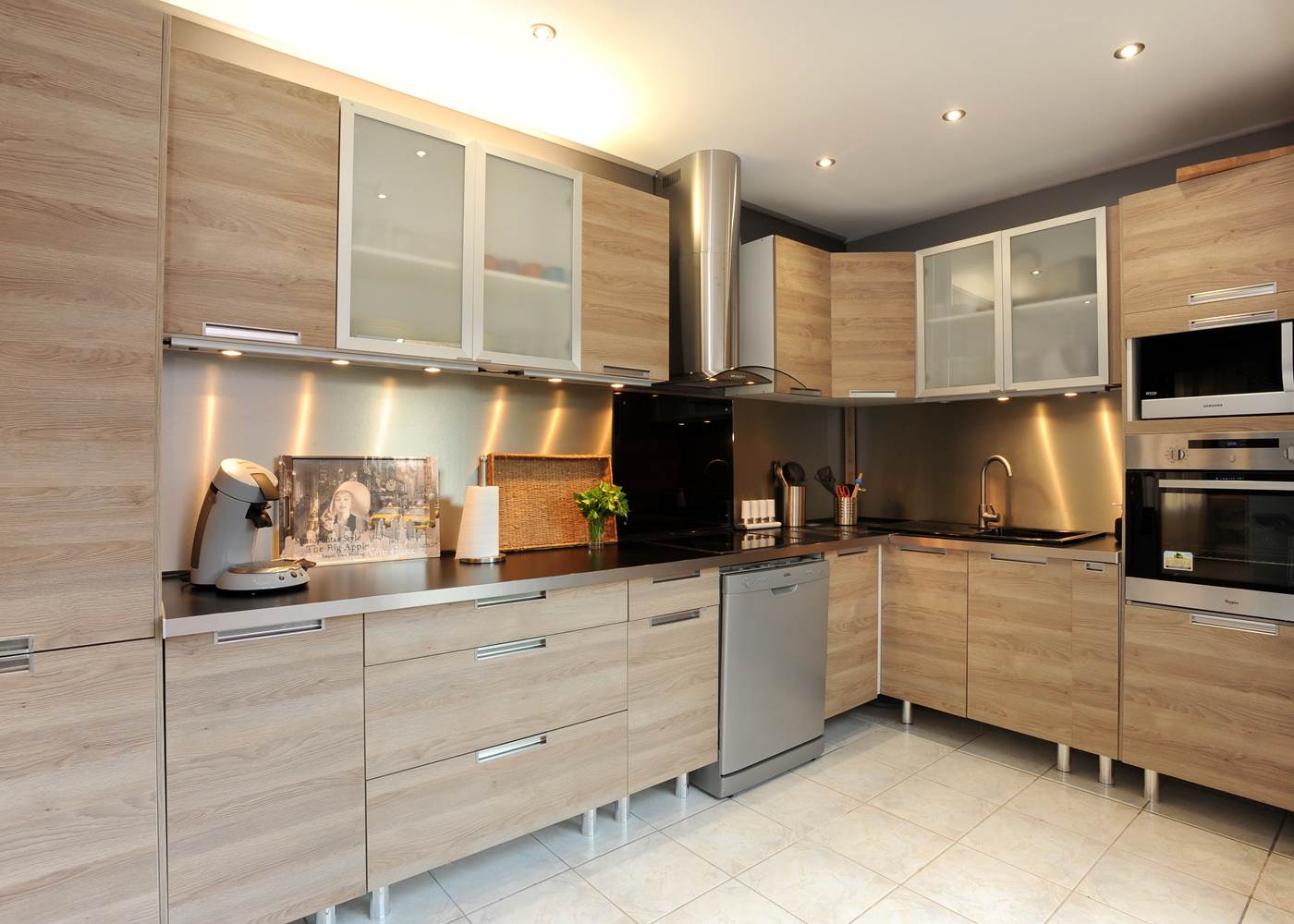 cuisine avec de nombreux rangements