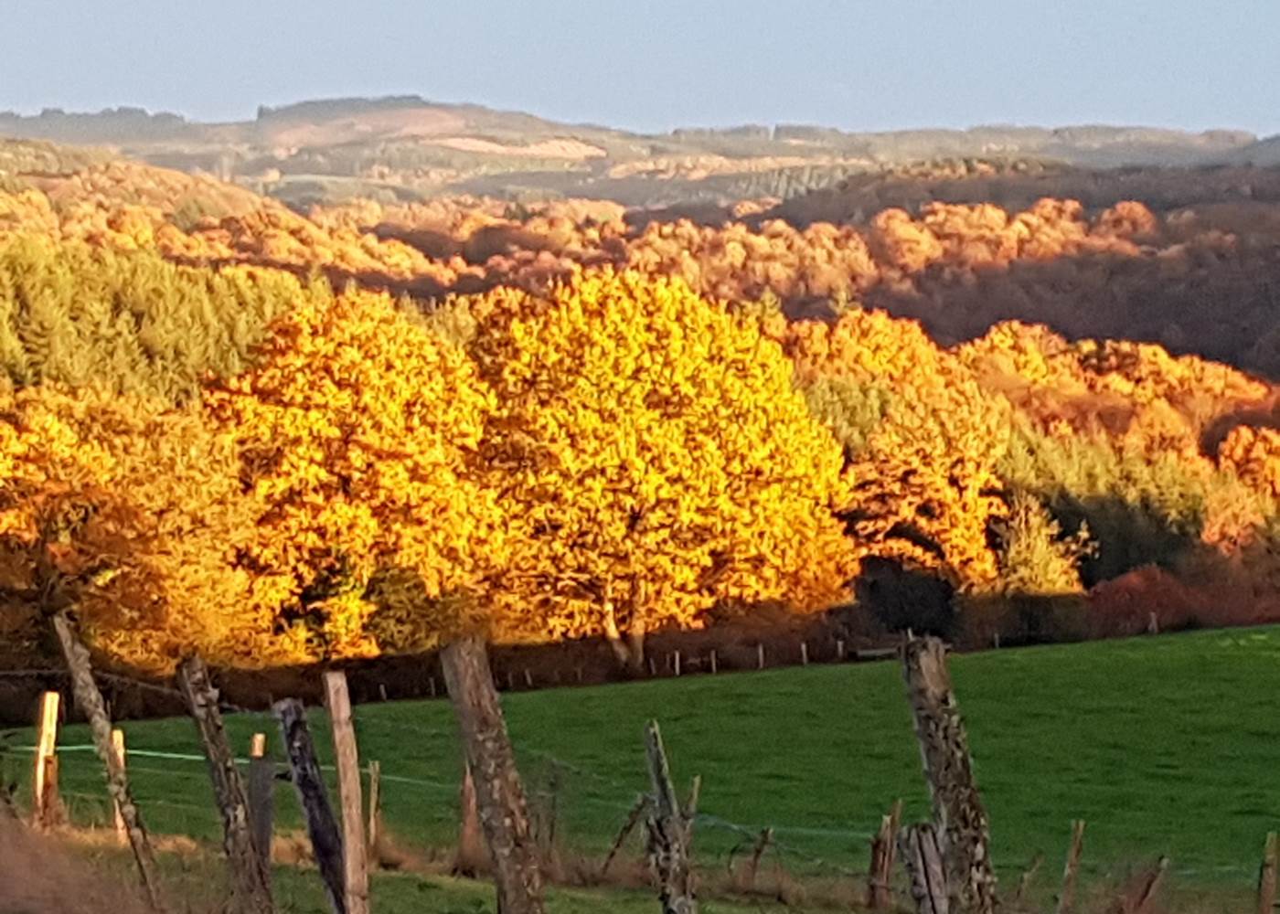 lumières d'automne couché de soleil Le Ranch des Lacs  hotel de charme