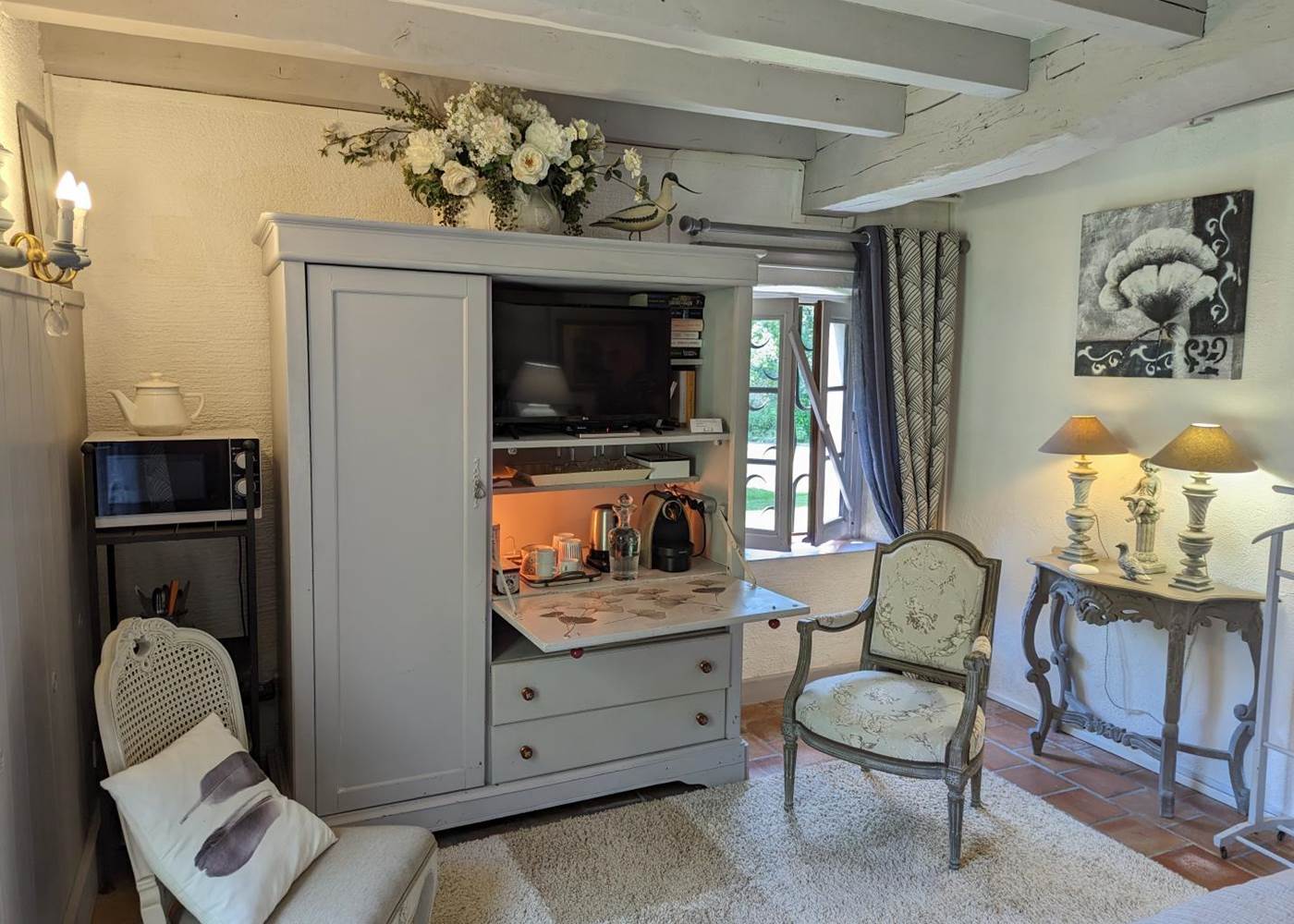 Moulin-Rouhaud-Suite-familiale-Ancolie-agapanthe-plateau-bouilloire