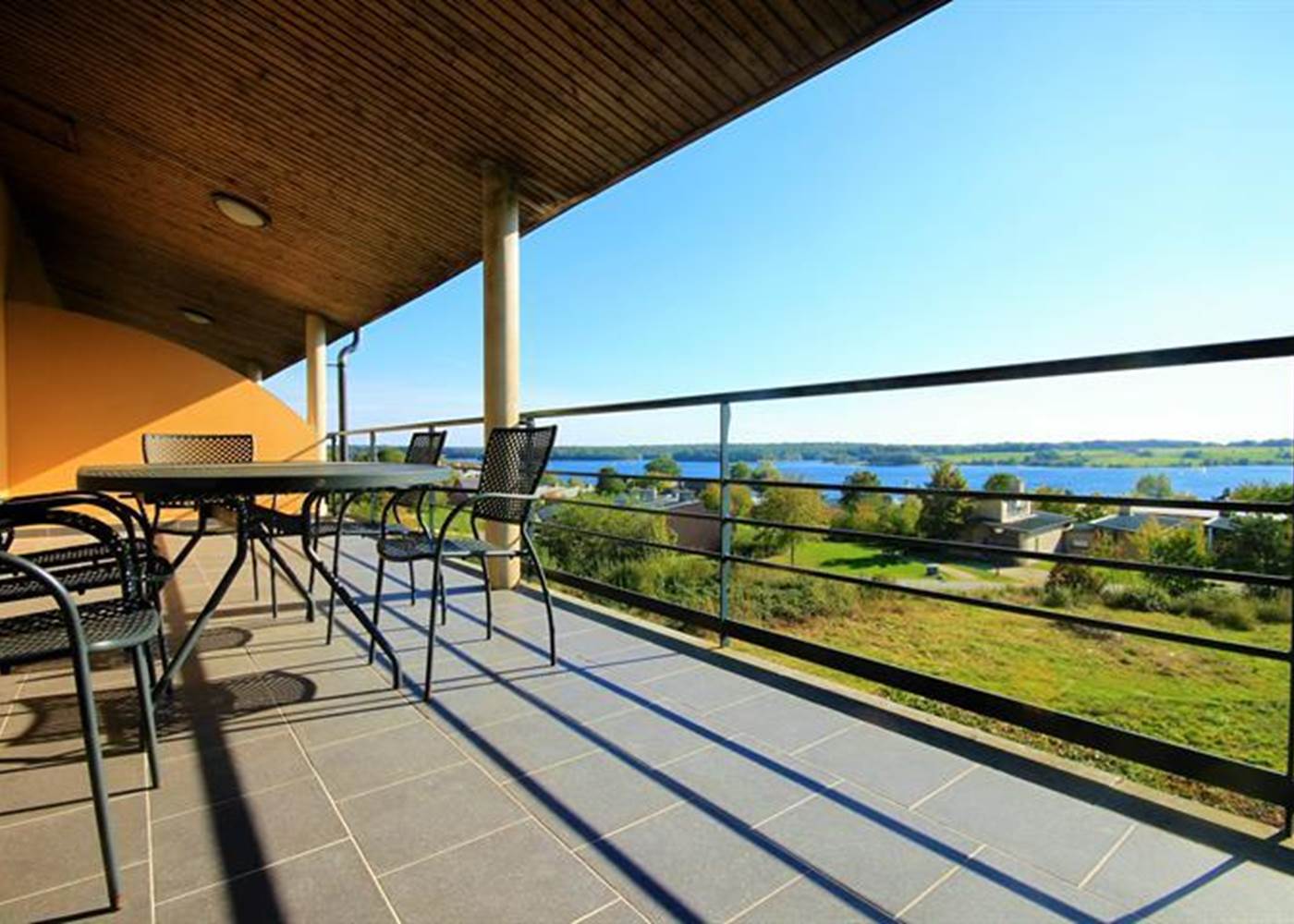 vue lacs de l'eau d'heure - terrasse du 24