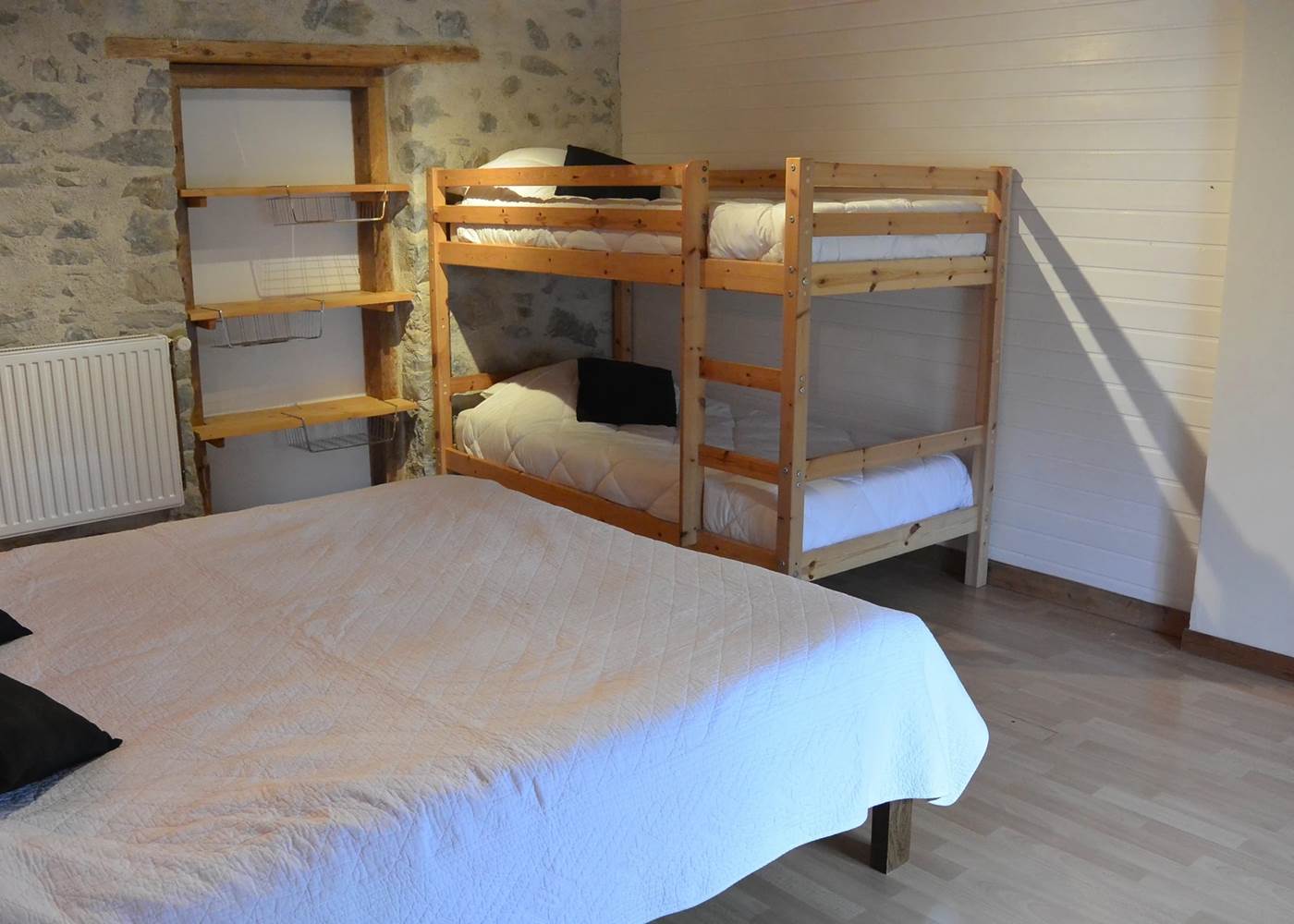Gîte Tré le grenier - charmant gîte - Gîte le Grand - pour 6 personnes - chambre à coucher - lit double & lits superposés