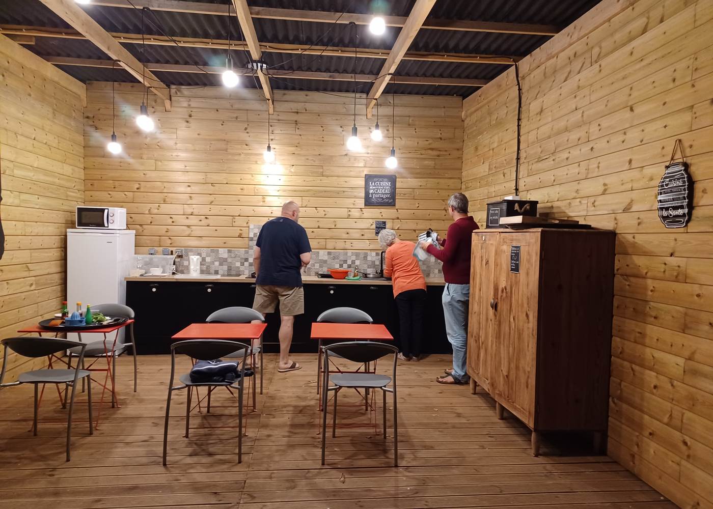 Cuisine d'été et  convivialité au Colombier Bretagne chambres d'hôtes