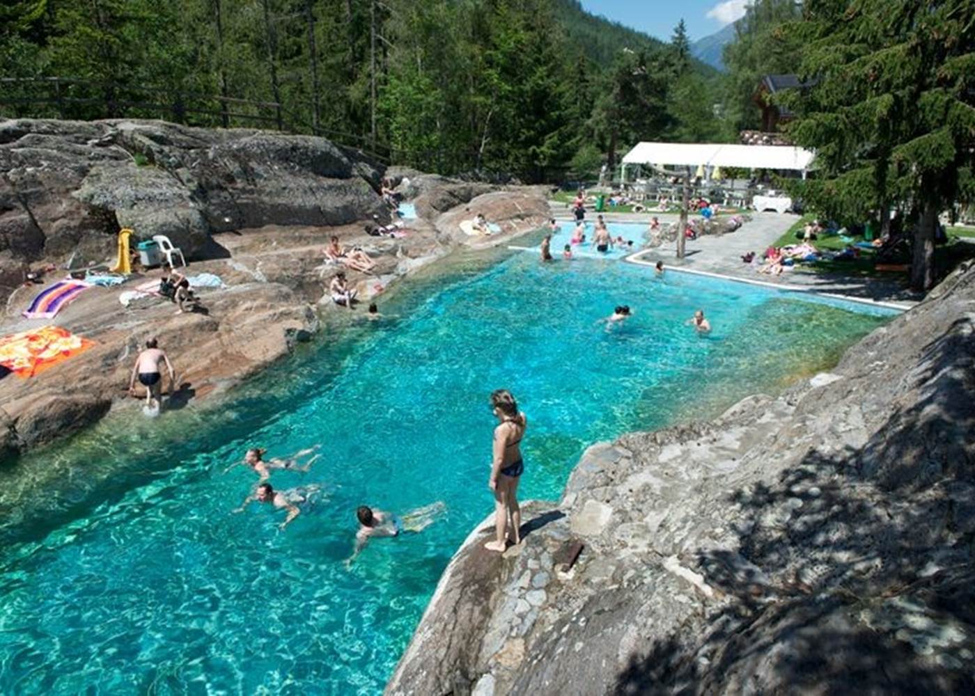 From 45 minutes of Vallorcine (Suisse) : Zoo alpin et piscine des Marécottes