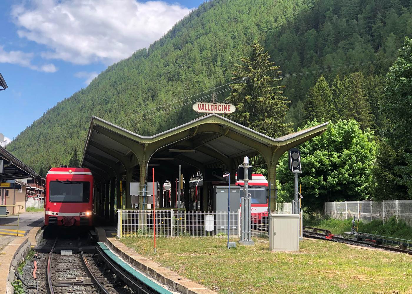 Gare de Vallorcine / Vallorcine train station ; 30 minutes from Chamonix