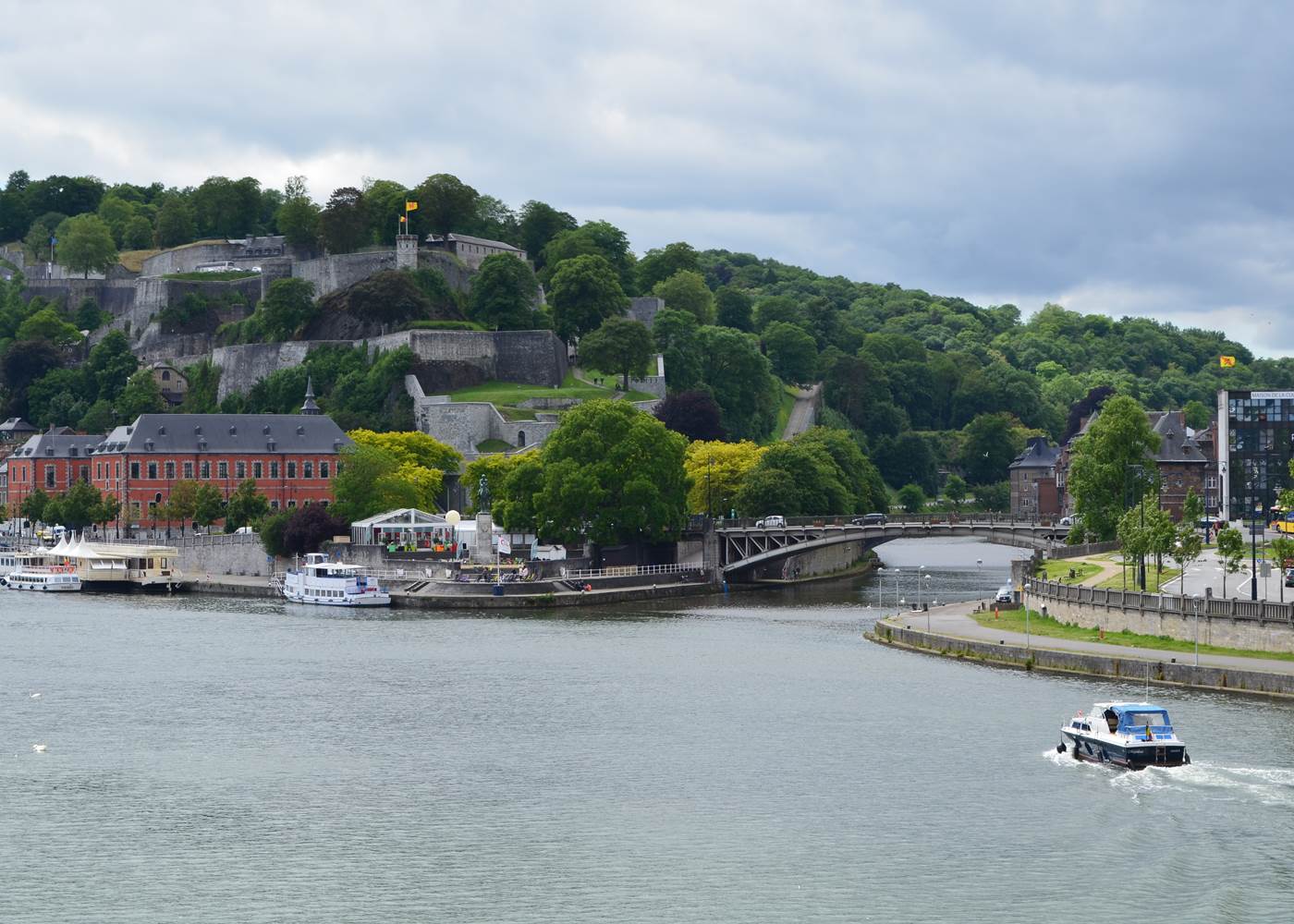 Namur est au confluent de la Sambre et de la Meuse (fleuve)
