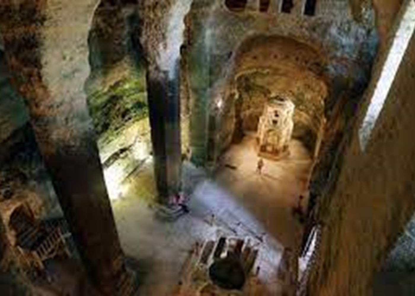 Eglise monolithe de Aubeterre sur Dronne, une des plus hautes de France