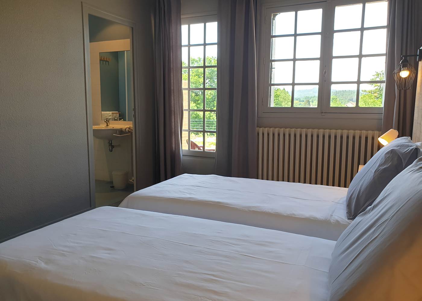 chambre du motel les Tilleuls, hôtel proche du lac de Vassivière