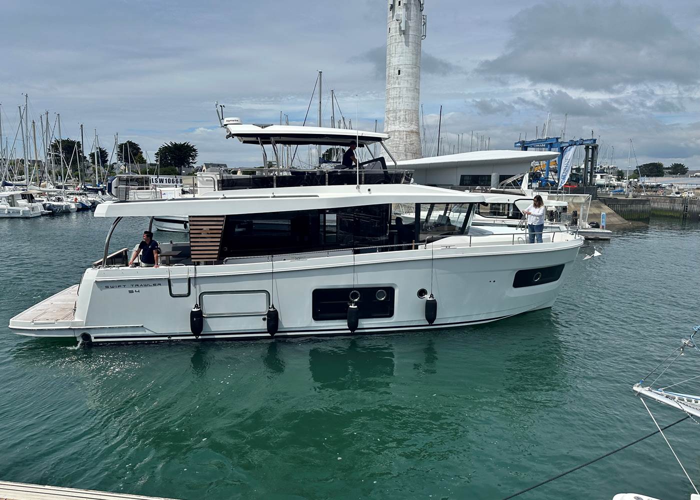 Convoyage Beneteau Trawer 54