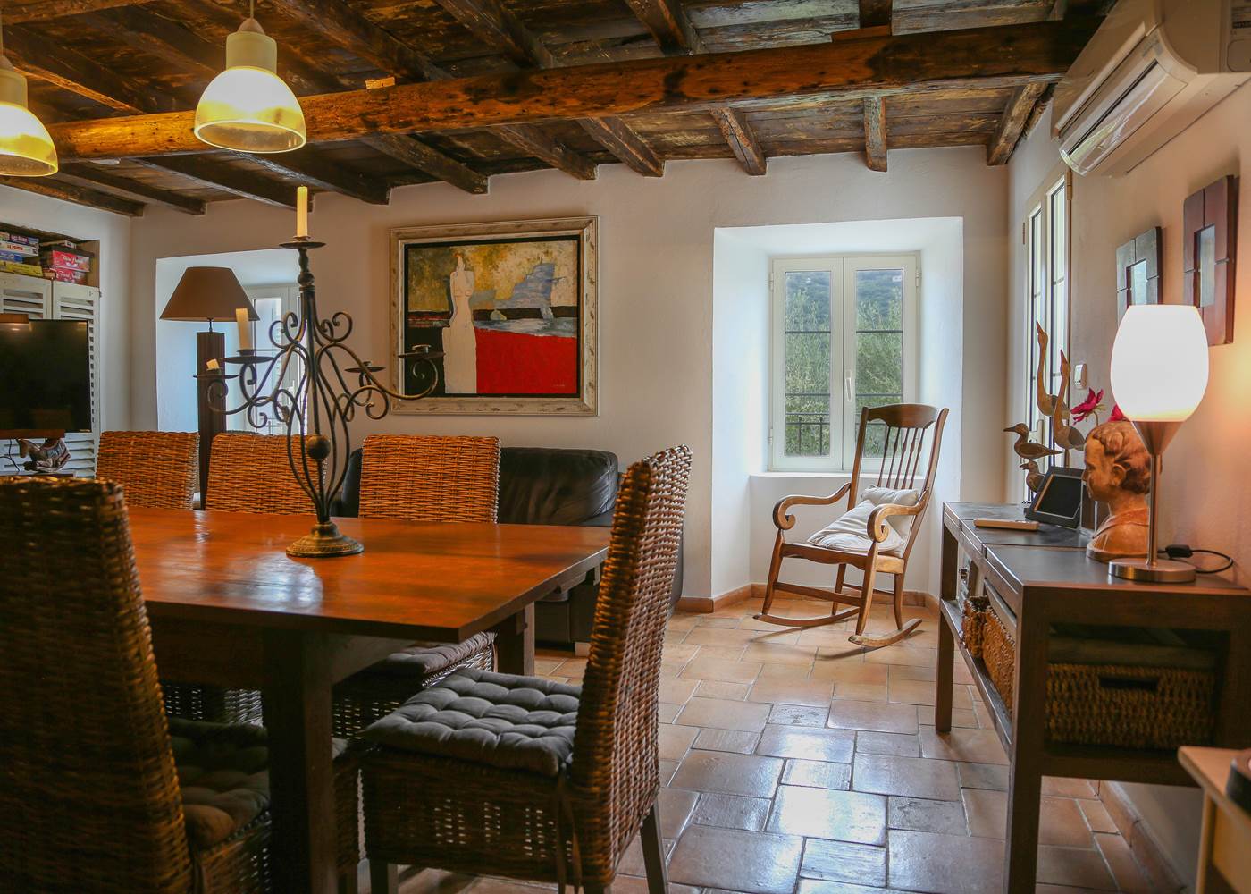 La salle à manger  de l'appartement.