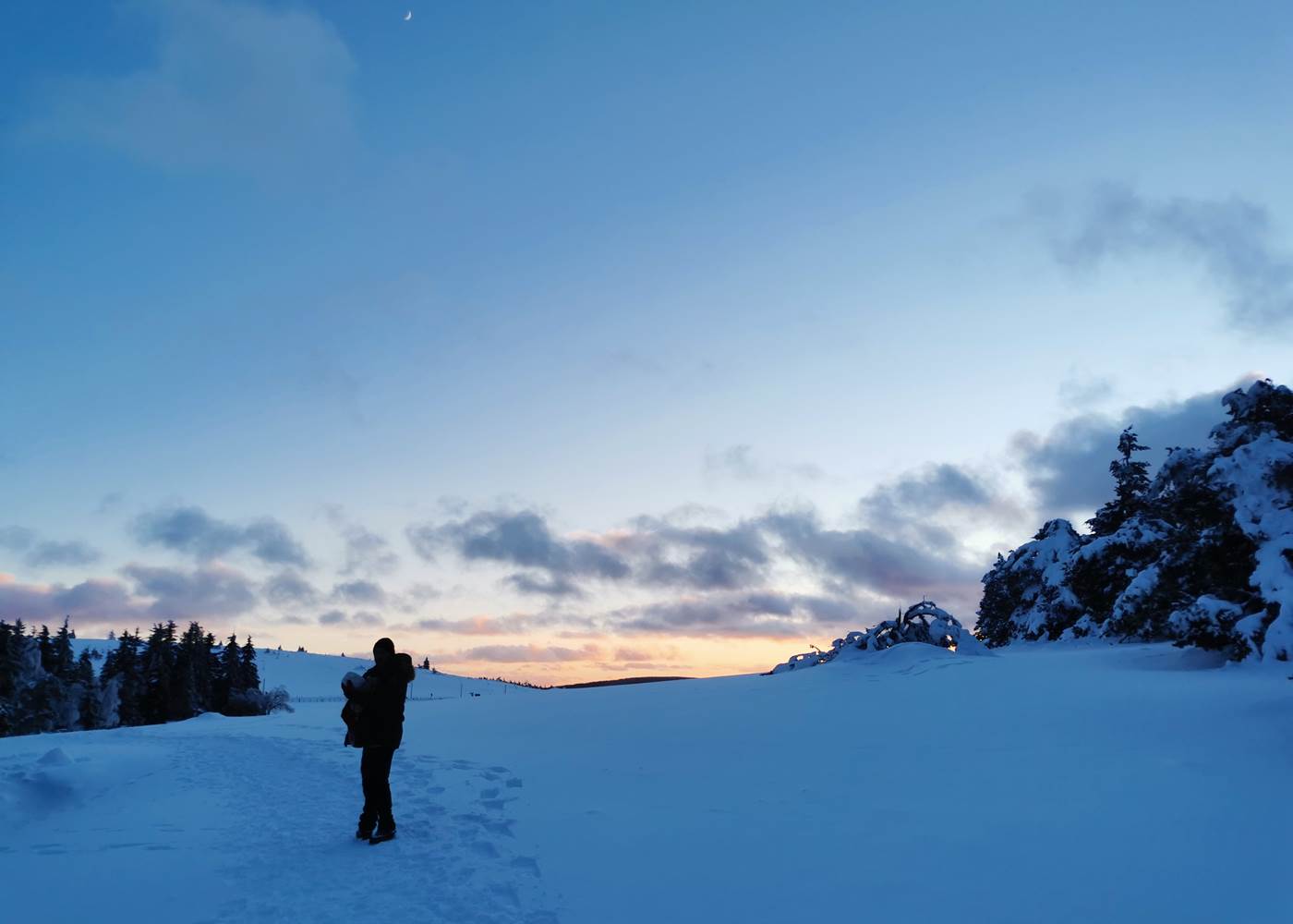 Randonnée en raquettes à la tombée du jour