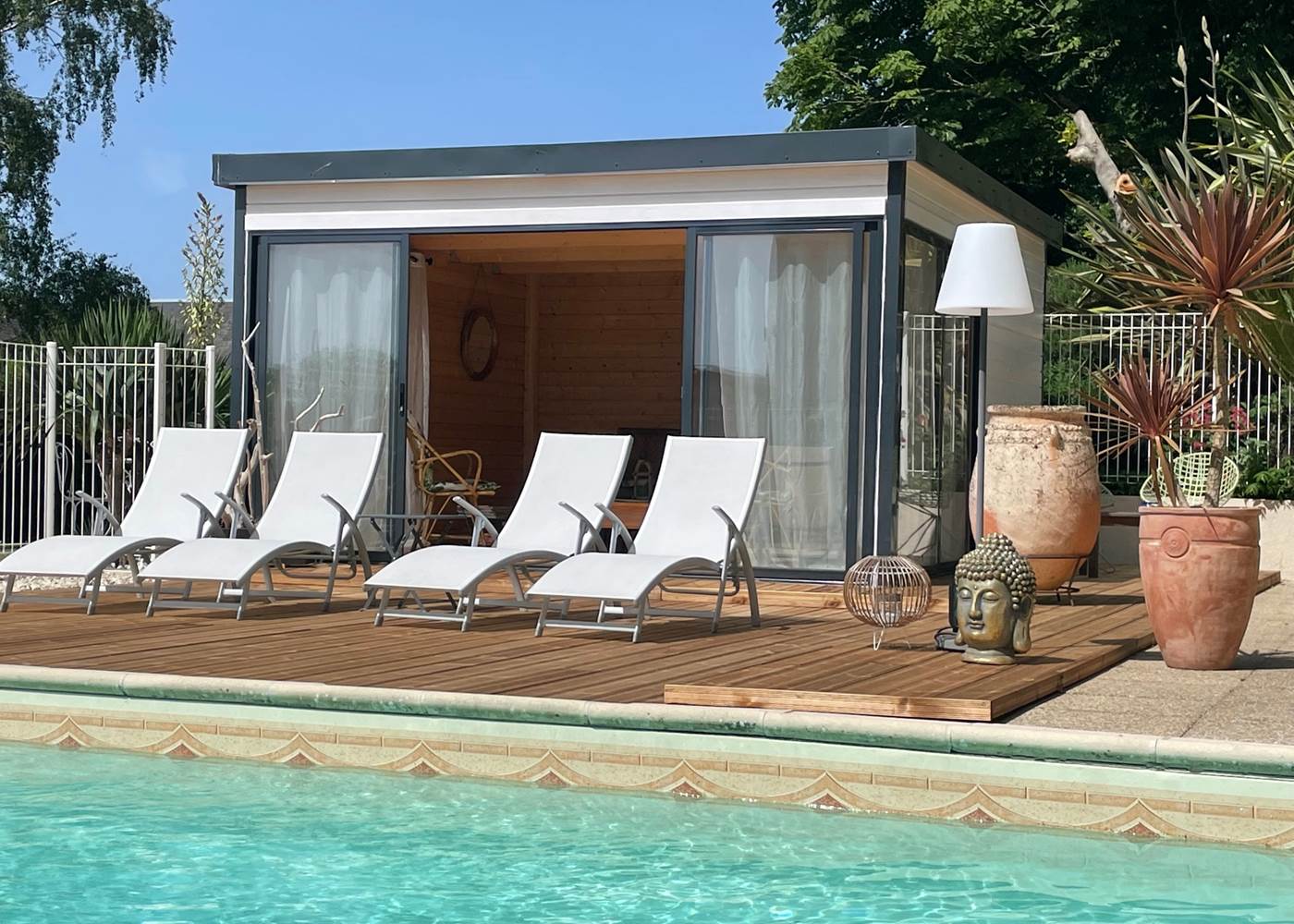 le bungalow de la piscine