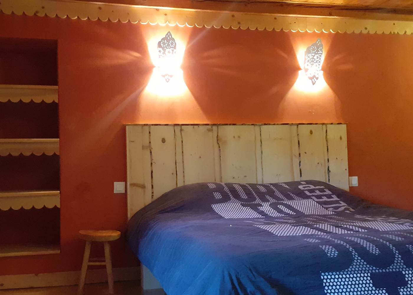 Gîte Tré le grenier - charmant gîte - Gîte le Grand - pour 6 personnes - chambre à coucher - lit double (King size)