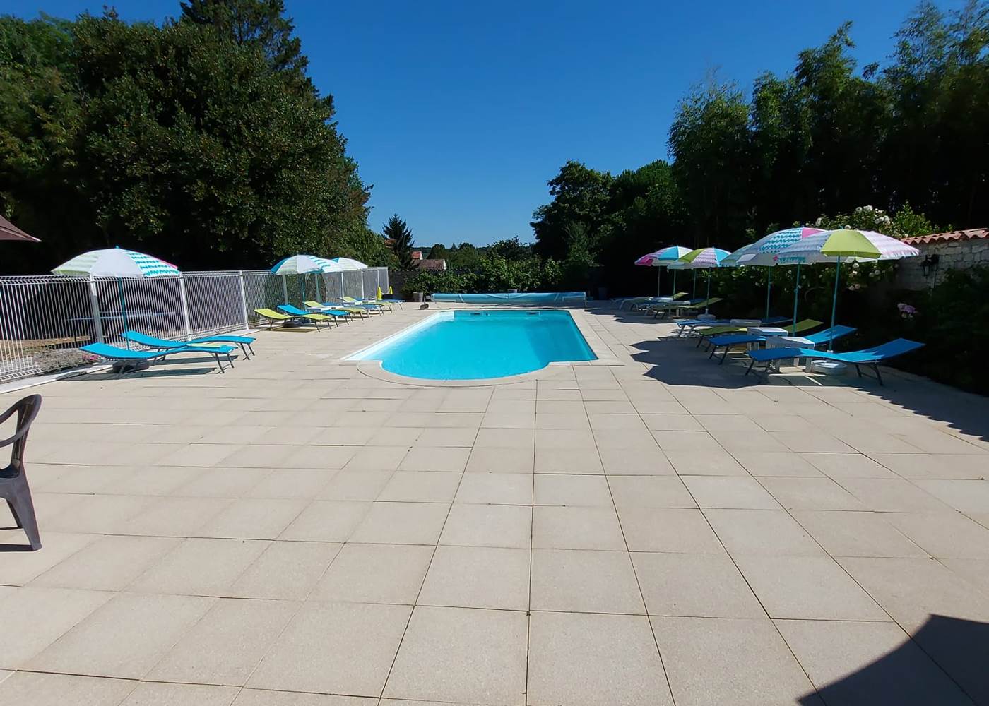 Piscine partagée aux 3 gites