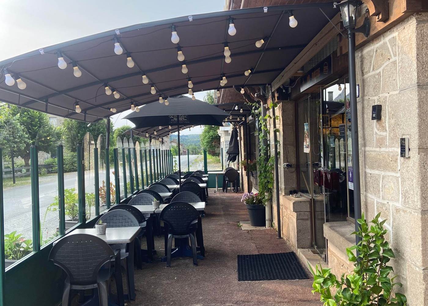 Auberge du Bois de l'étang, pub-brasserie à Peyrat-le-Château, lac de Vassivière