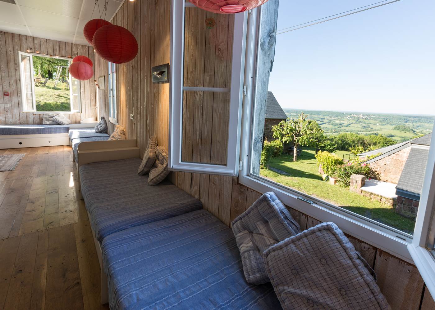 Intérieur de Casastelle et vue sur la vallée