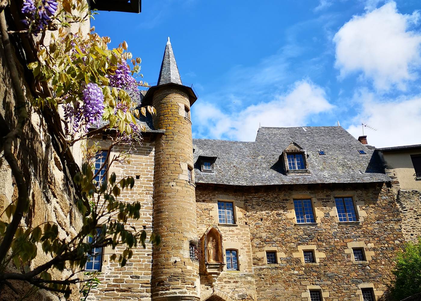 Uzerche ©OT Terres de Corrèze porte Bécharie