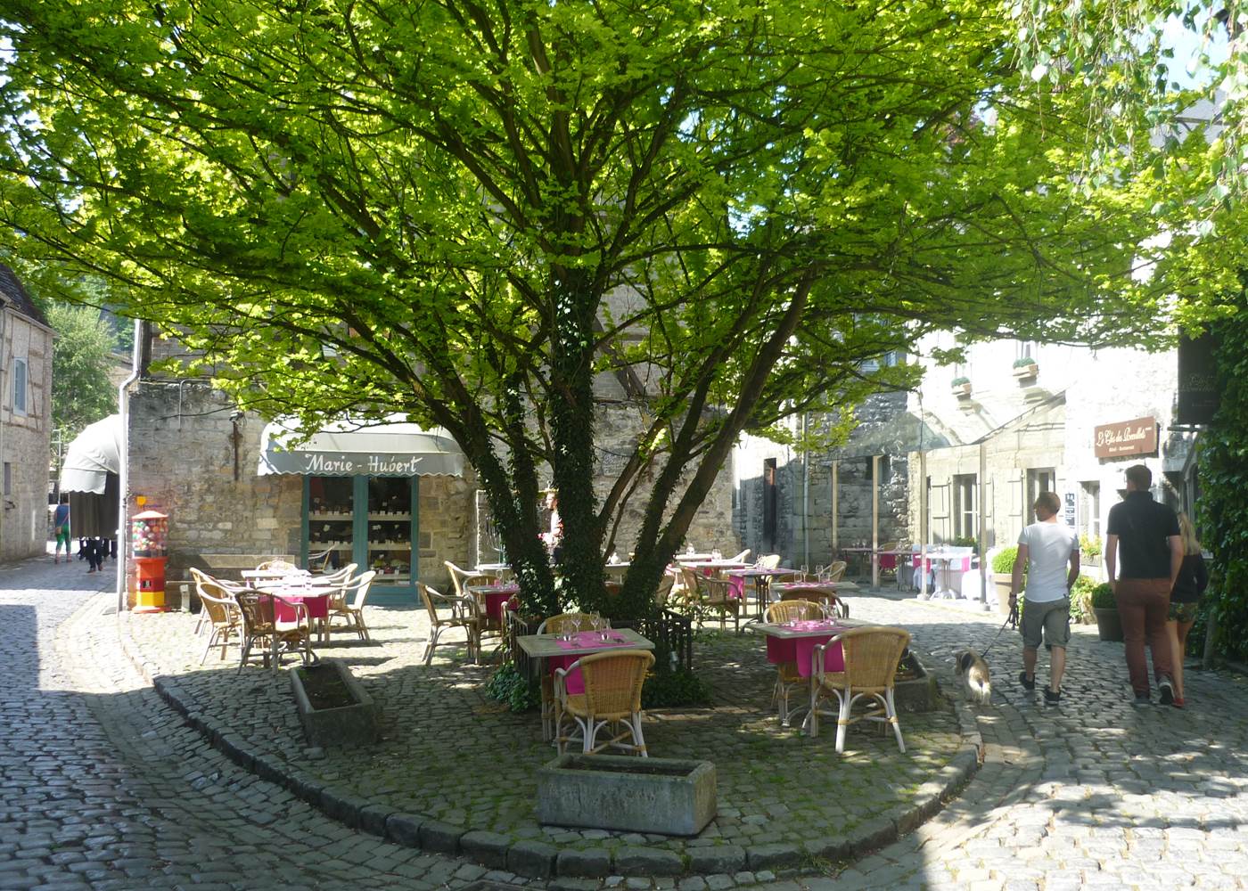 Quoi de mieux qu'une jolie terrasse ombragée pour se reposer un instant
