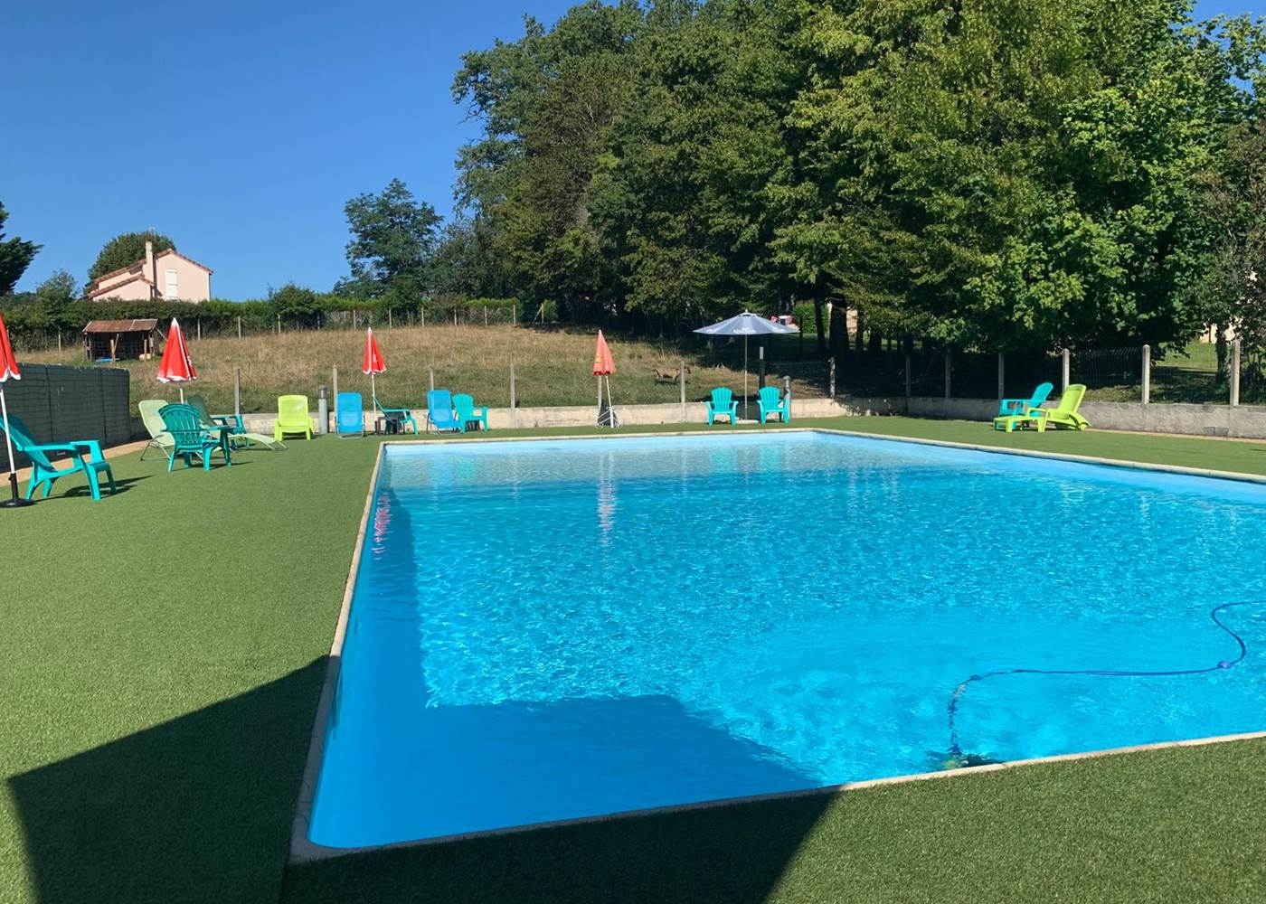 location dans le lot avec piscine