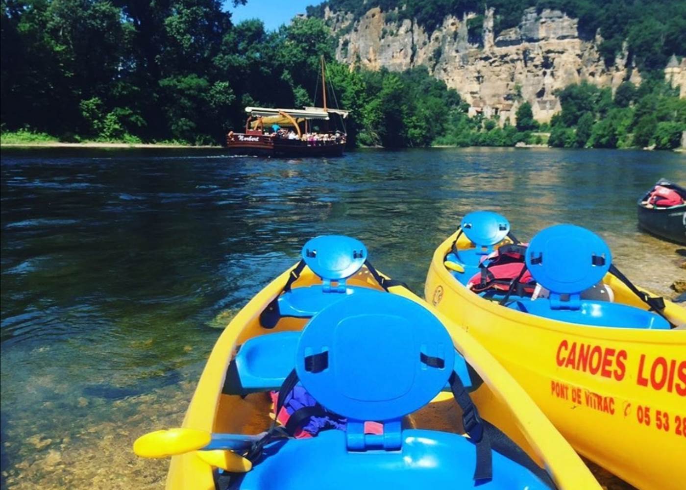 Nos canoës au village de La Roque Gageac