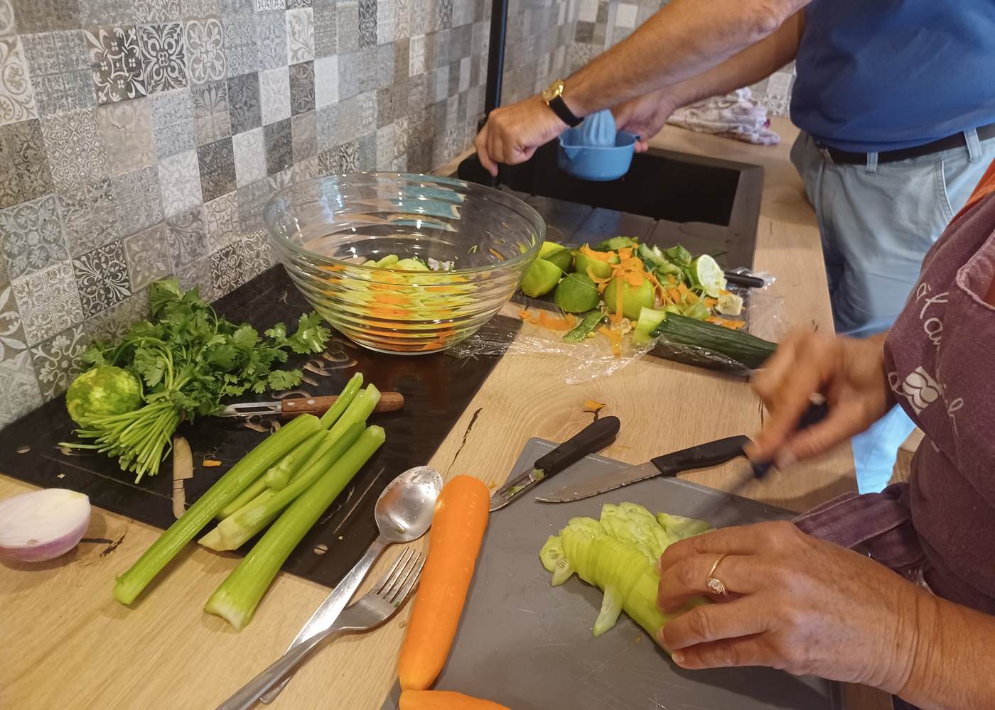 Préparer son dîner au Colombier Bretagne chambres d'hôtes