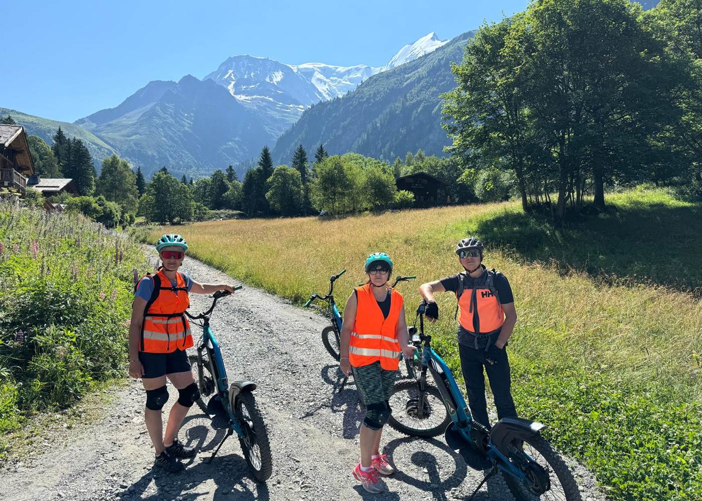 Sentier dans les alpages