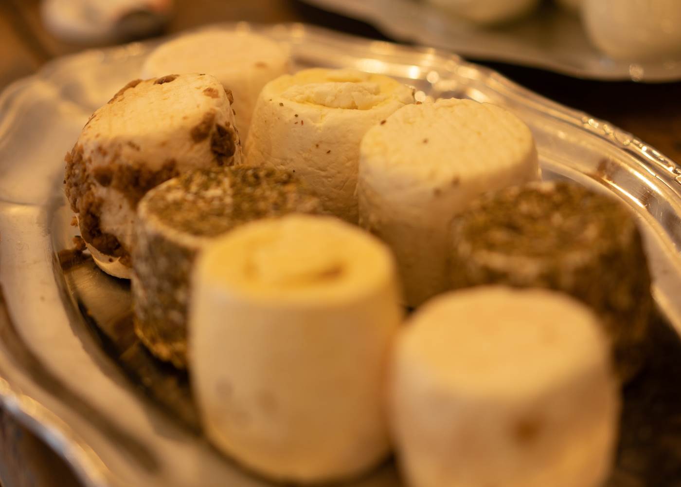 fromages de chèvre frais locaux