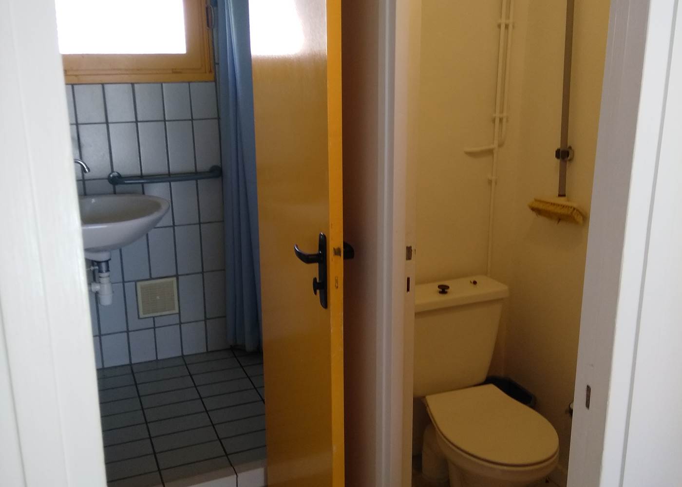 Vue sur salle d'eau & WC