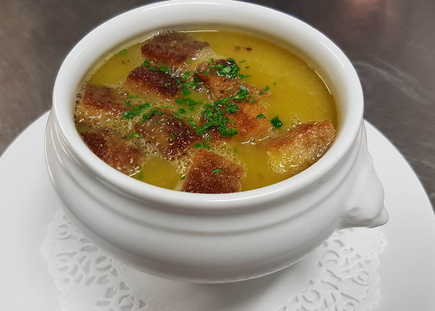 potage de saison aux croûtons de pain Le Ranch des Lacs