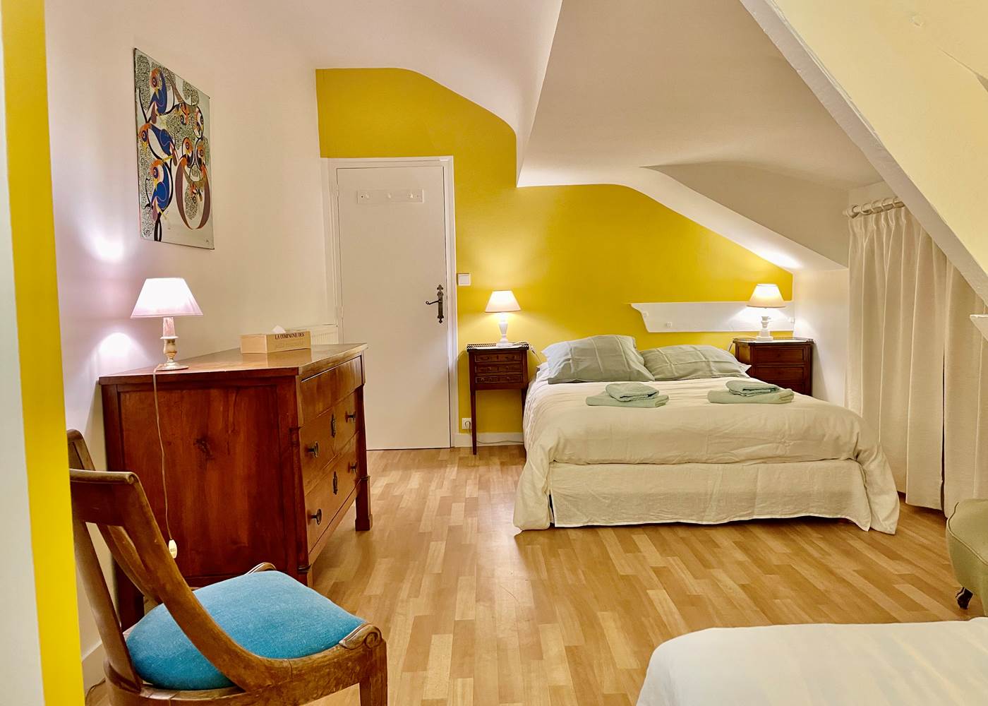 Chambre Jaune, Vue Est, Spacieuse, 2 lits 140