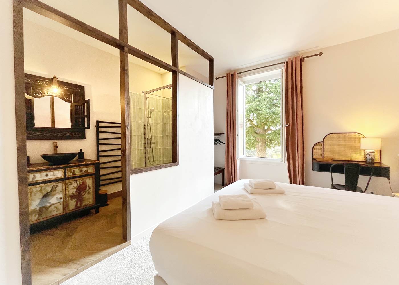 La Maison Voyage 41 - vue d'ensemble SDB ouverte - Chambre Jardin