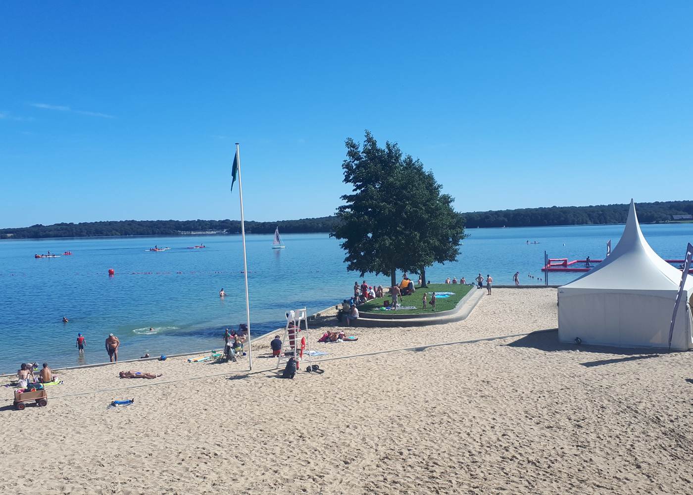 PLAGE EAU D'HEURE LACS A 150 m